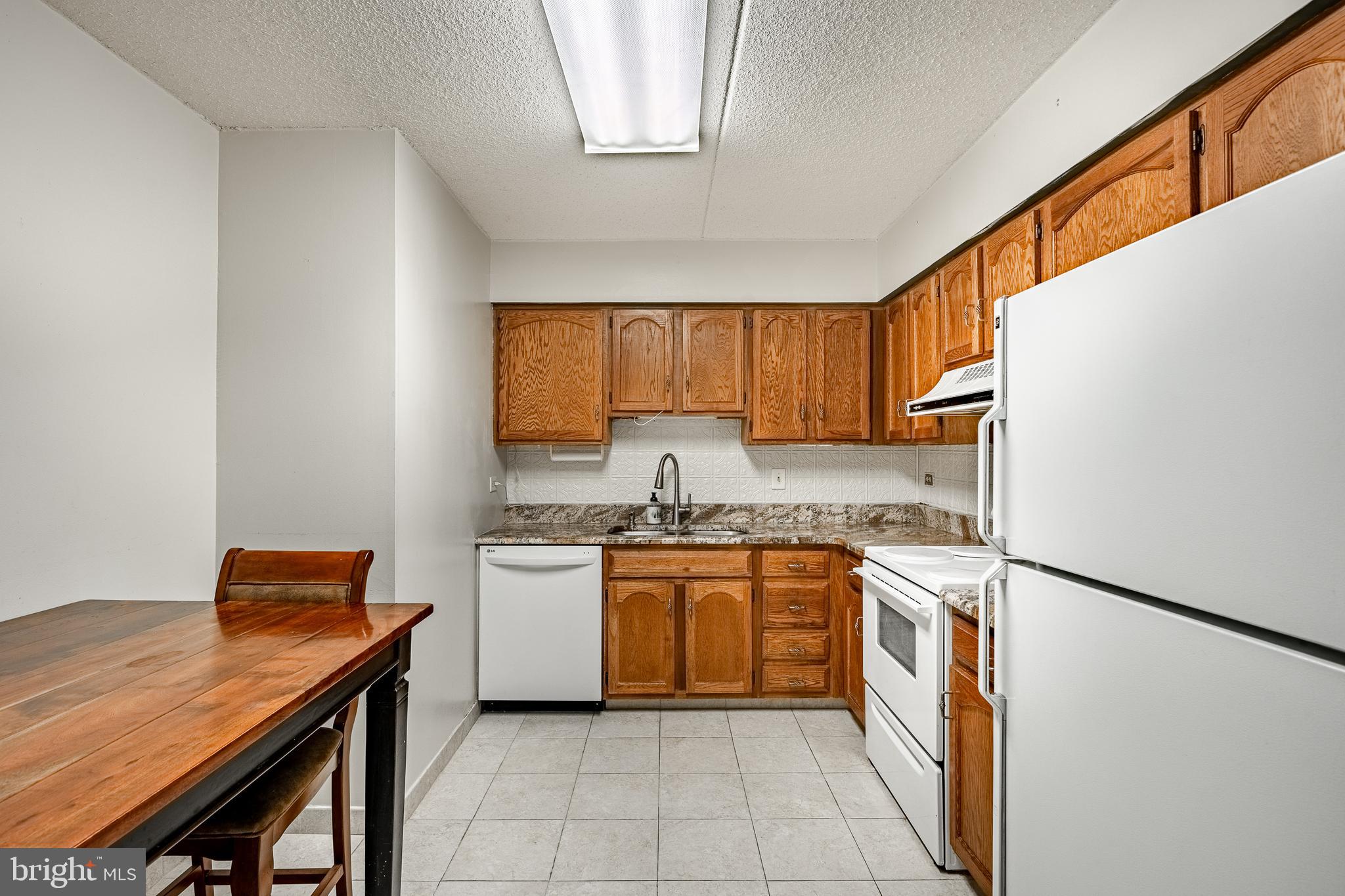 VALLEY FORGE TOWER - Residential