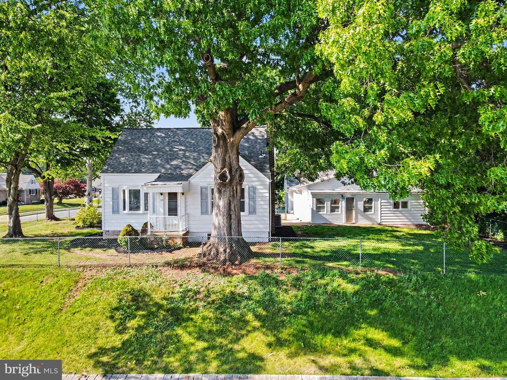 Photo of 105 Oak Hill Drive, MIDDLETOWN, PA 17057 (MLS # PADA2060296)