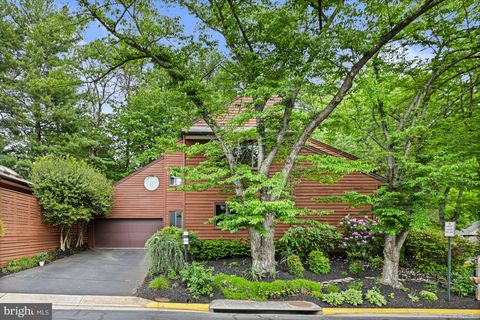 2109 S BAY LANE RESTON VA 20191
