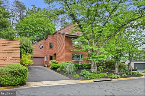 2109 S BAY LANE RESTON VA 20191