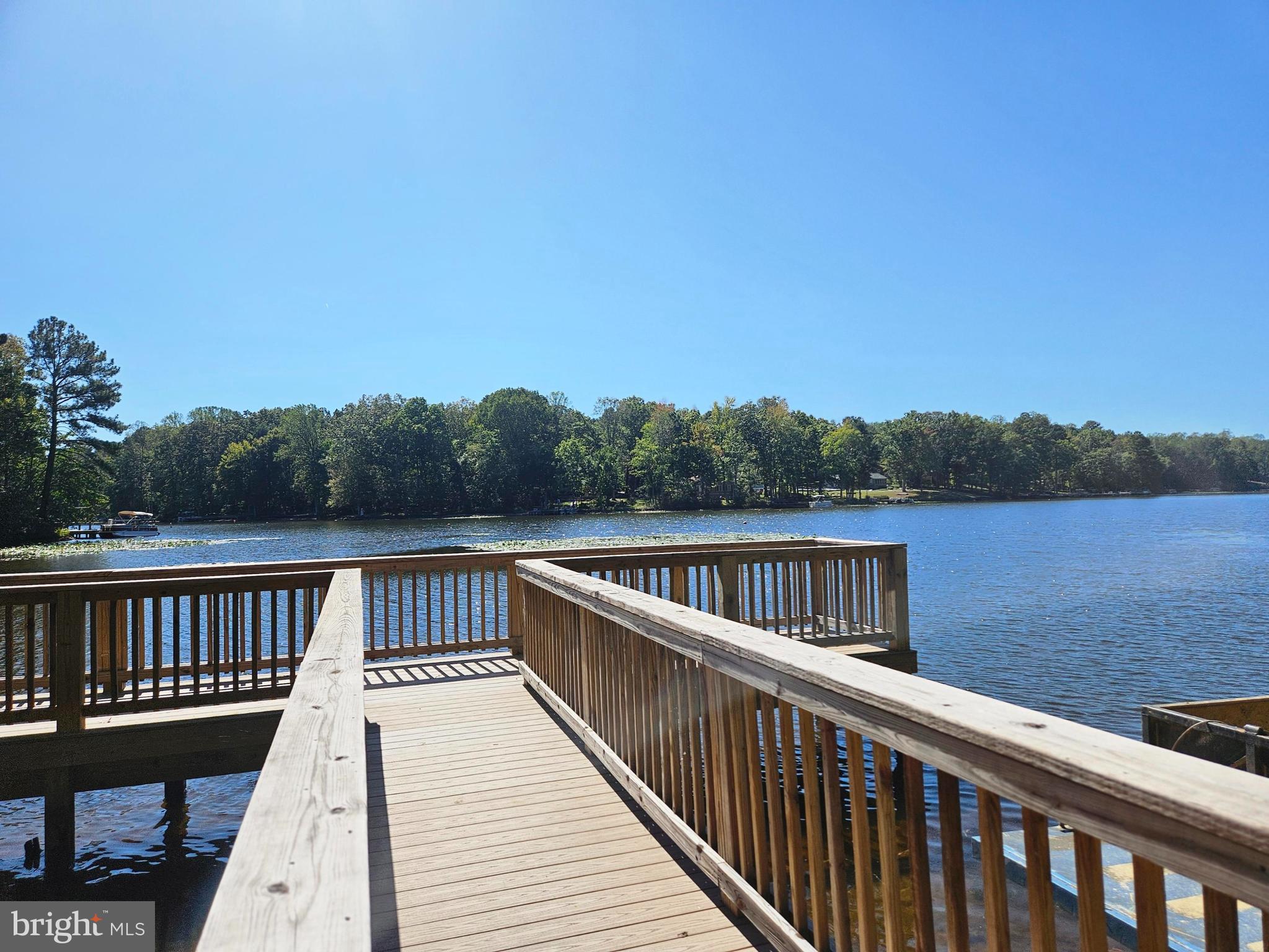 LAKE CAROLINE - Residential