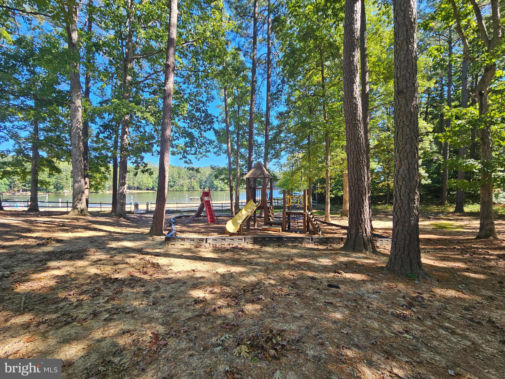 LAKE CAROLINE - Residential