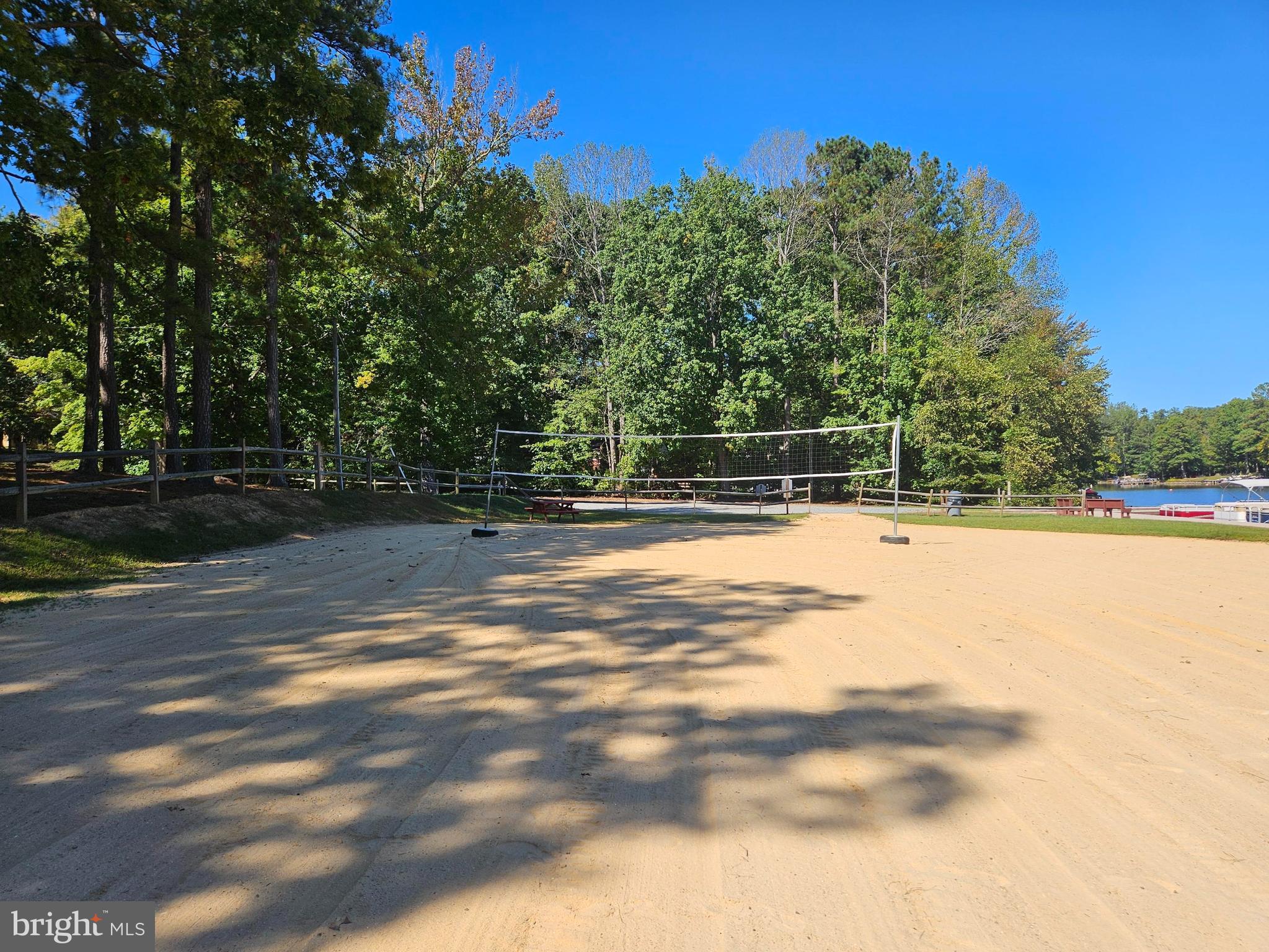 LAKE CAROLINE - Residential