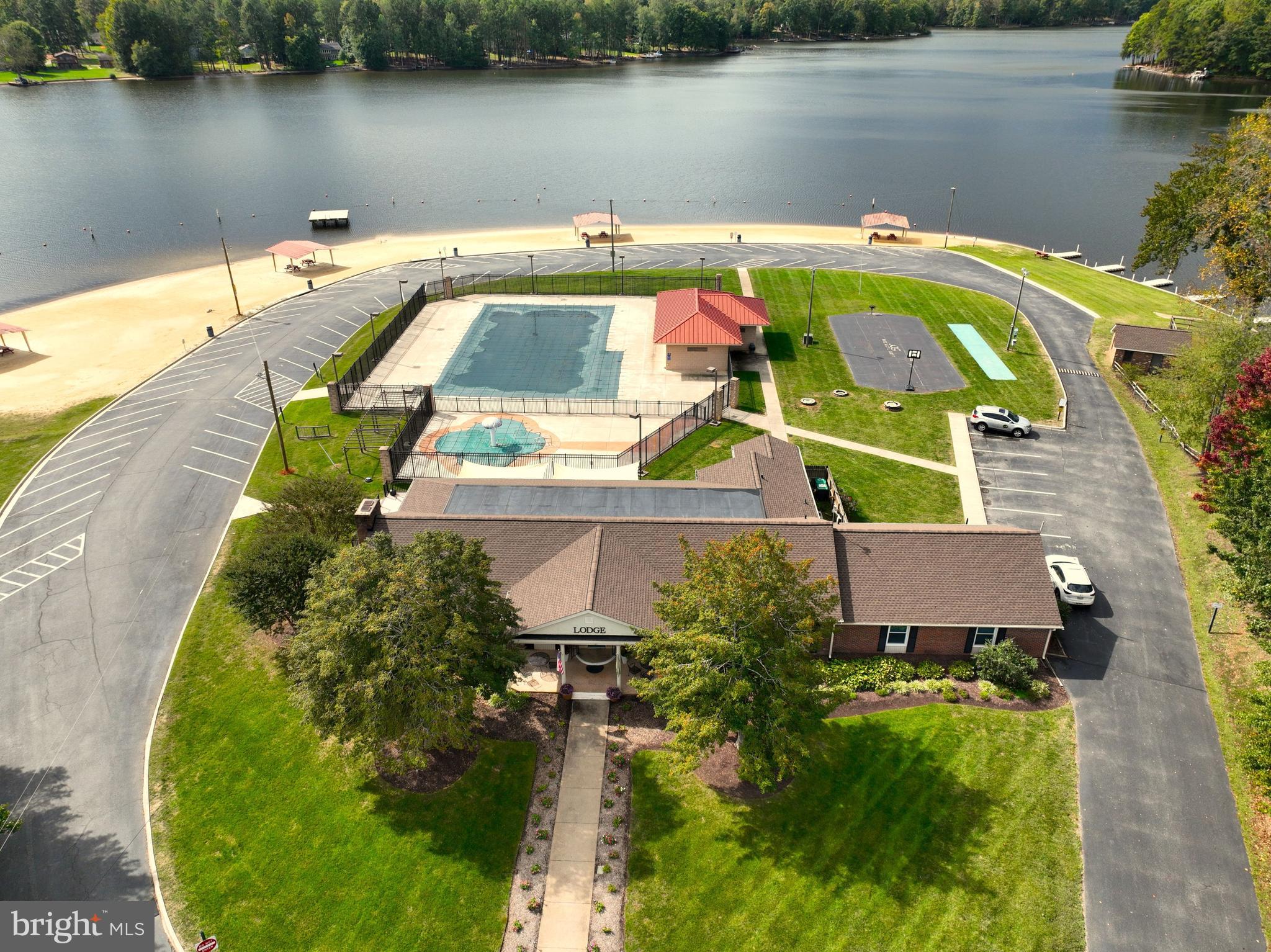 LAKE CAROLINE - Residential
