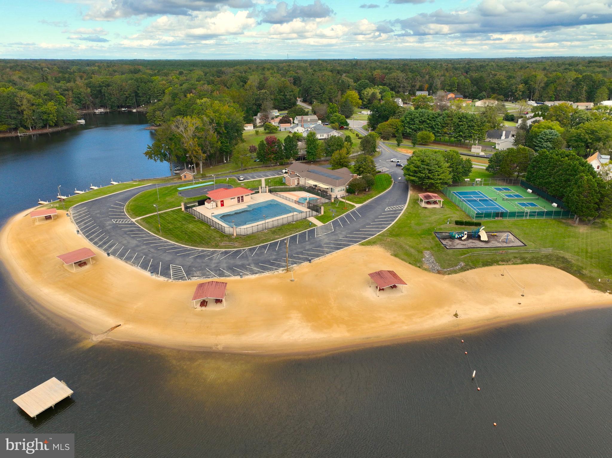 LAKE CAROLINE - Residential