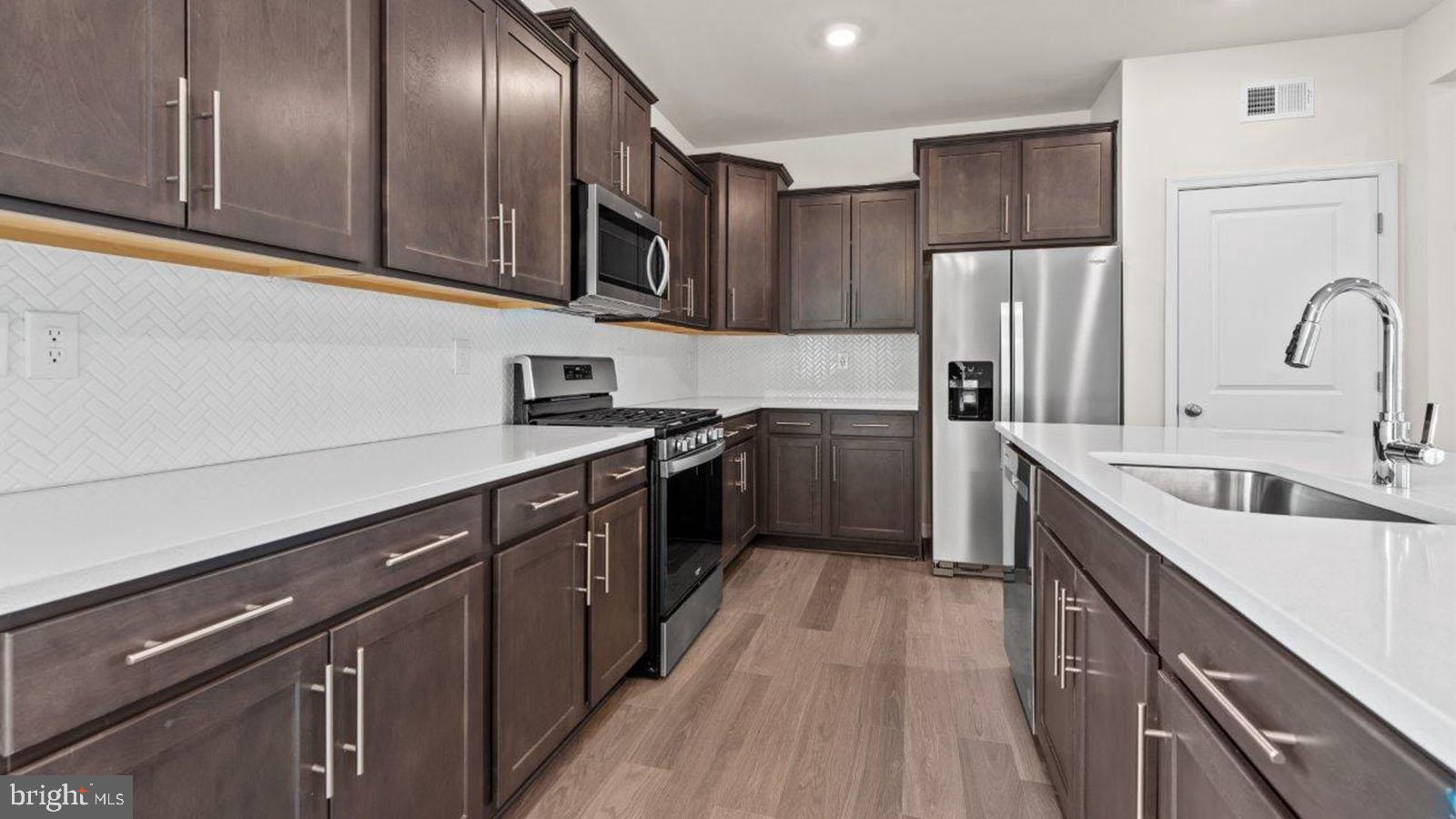 CREEKSIDE ESTATES - Residential