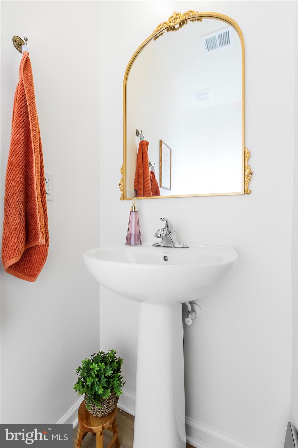 WHISPERING PINES - Residential