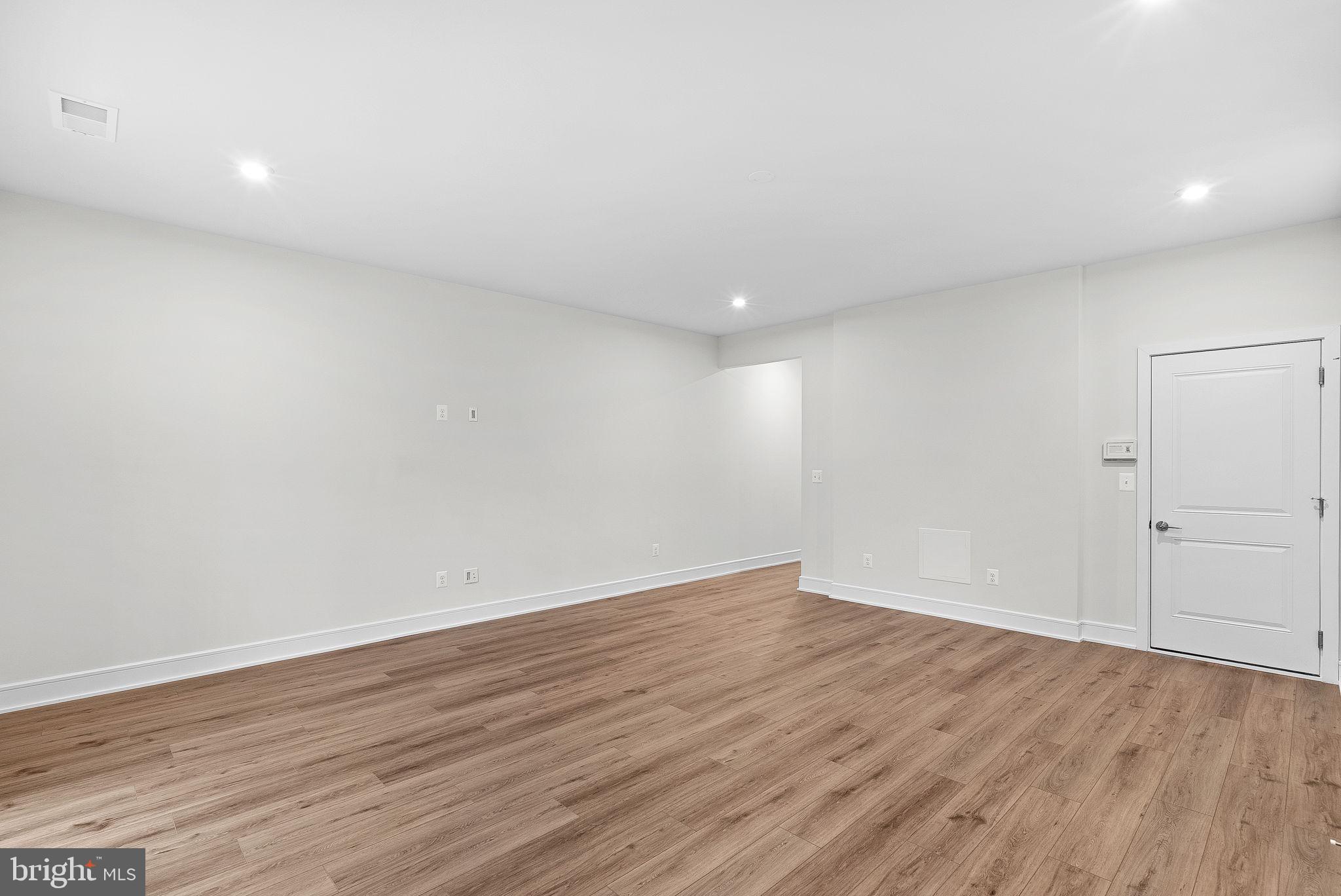 PROSPERITY PLAINS - Residential Lease