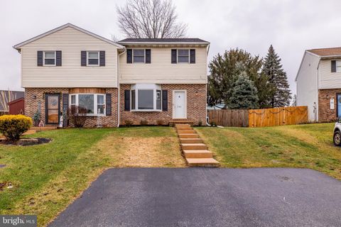 Photo of 246 Riverview Drive, Ephrata, PA 17522 (MLS # PALA2045194)