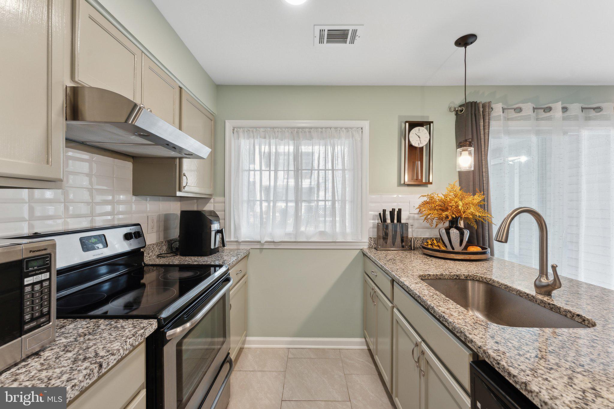 GRAYS POINTE - Residential