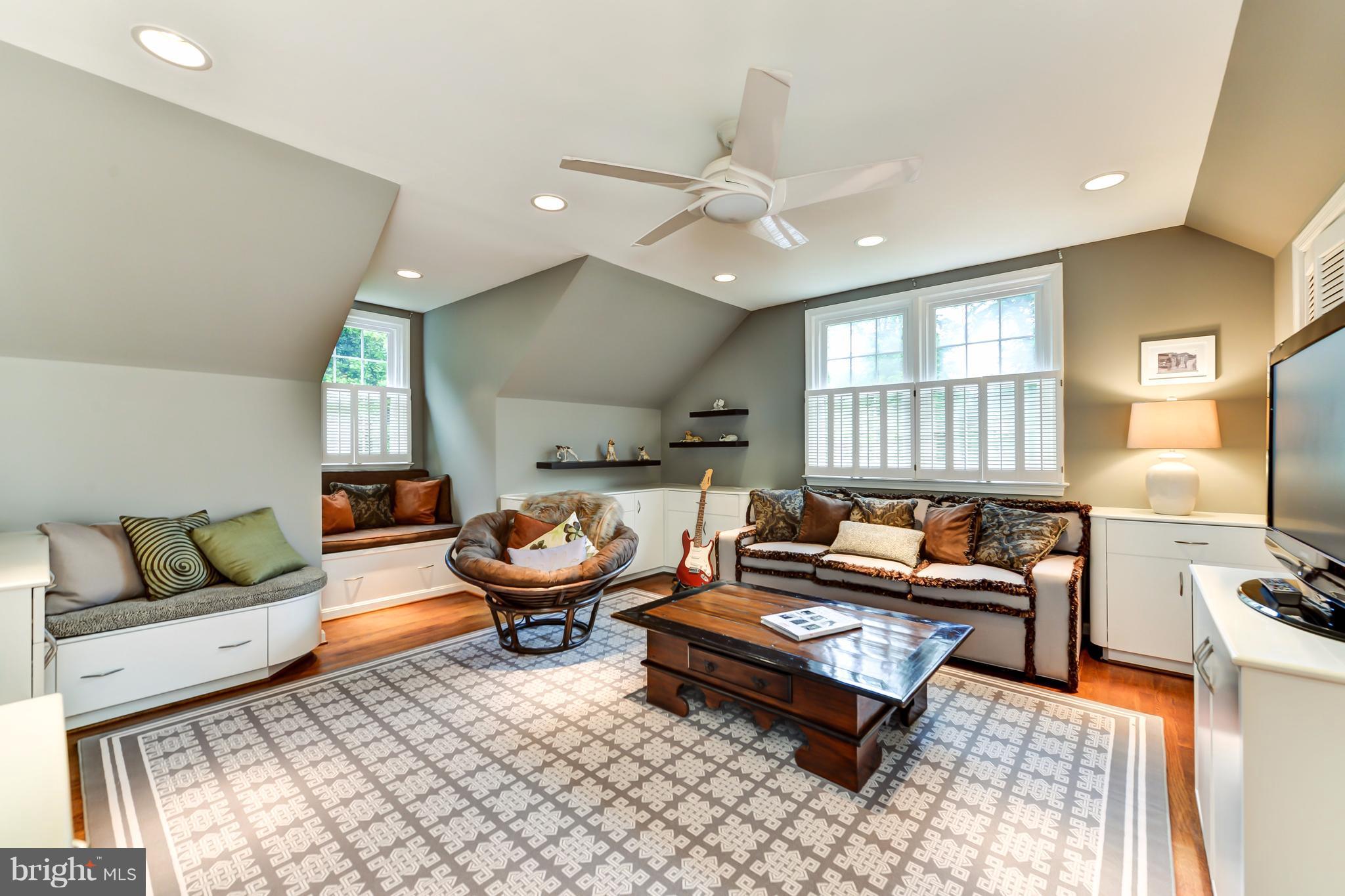 WAYNEWOOD - Residential