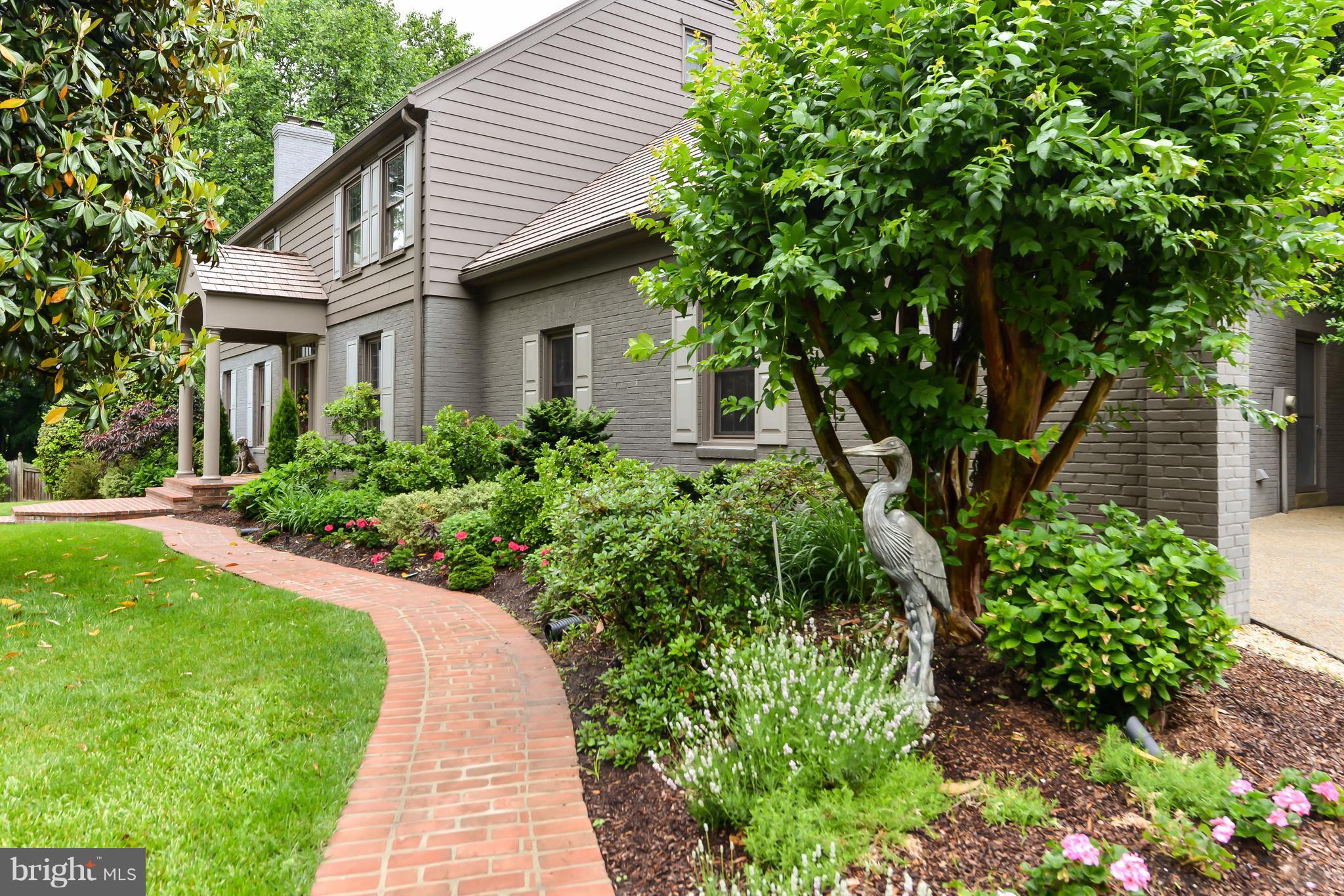 WAYNEWOOD - Residential