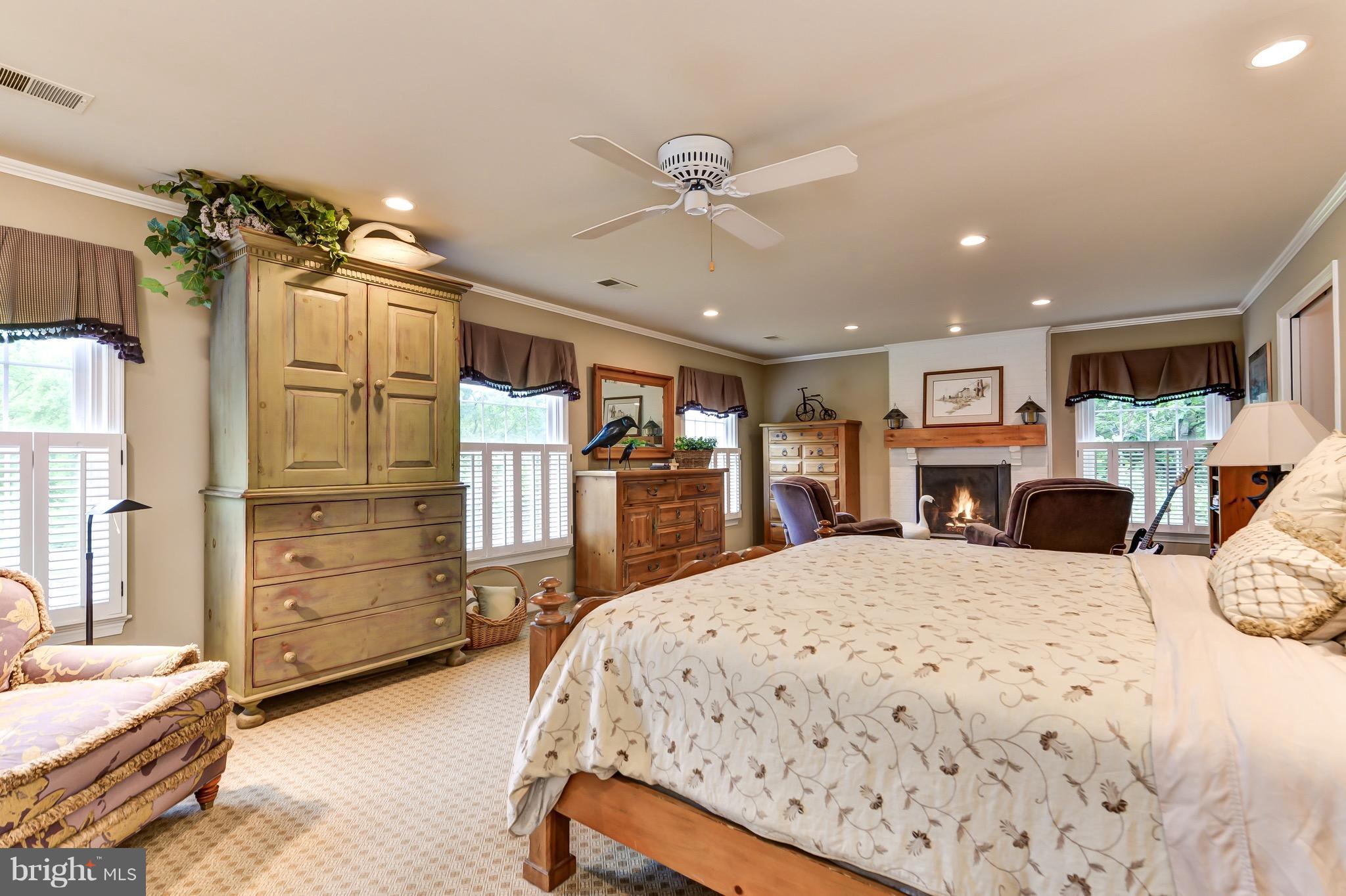 WAYNEWOOD - Residential