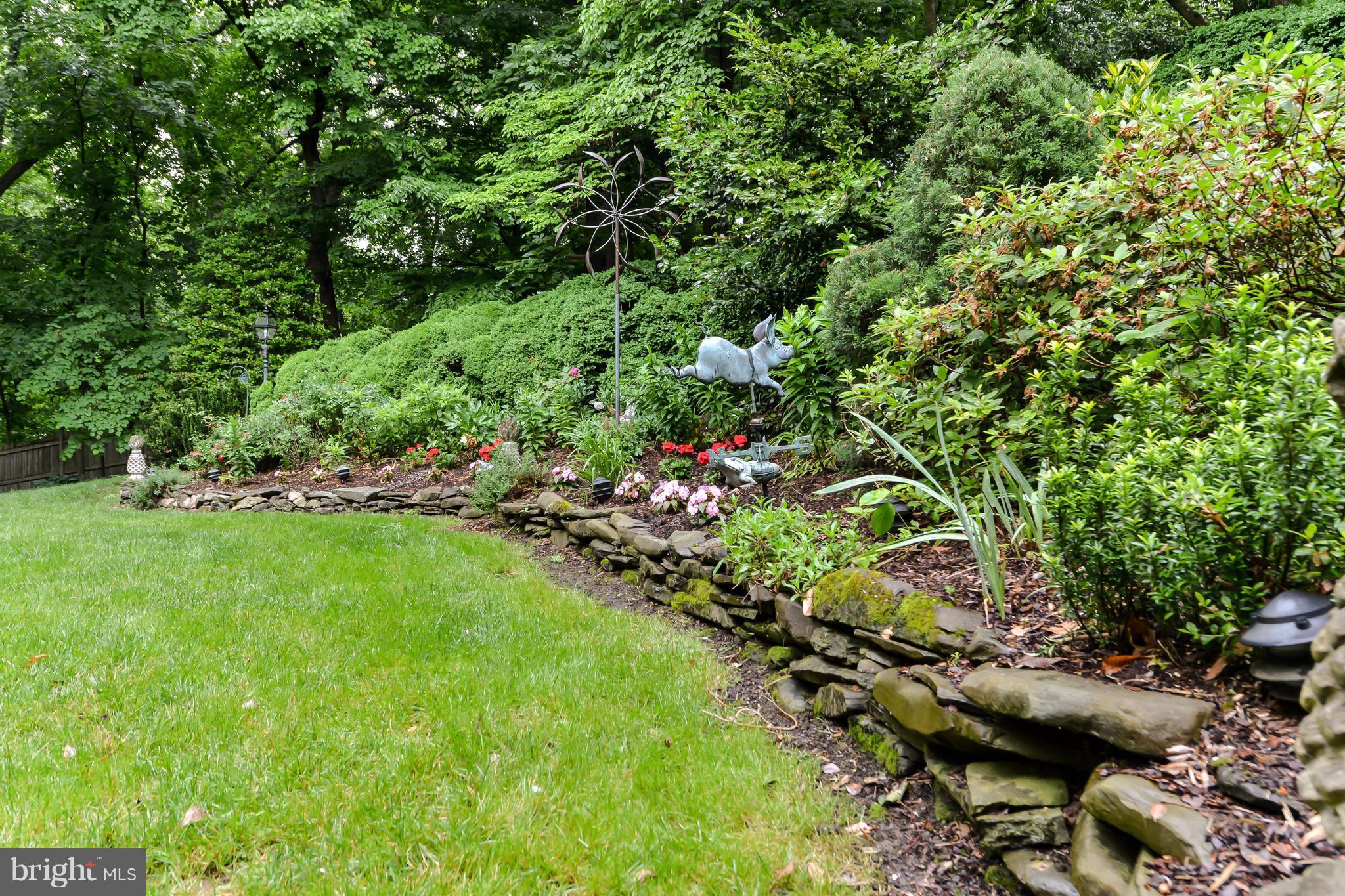 WAYNEWOOD - Residential