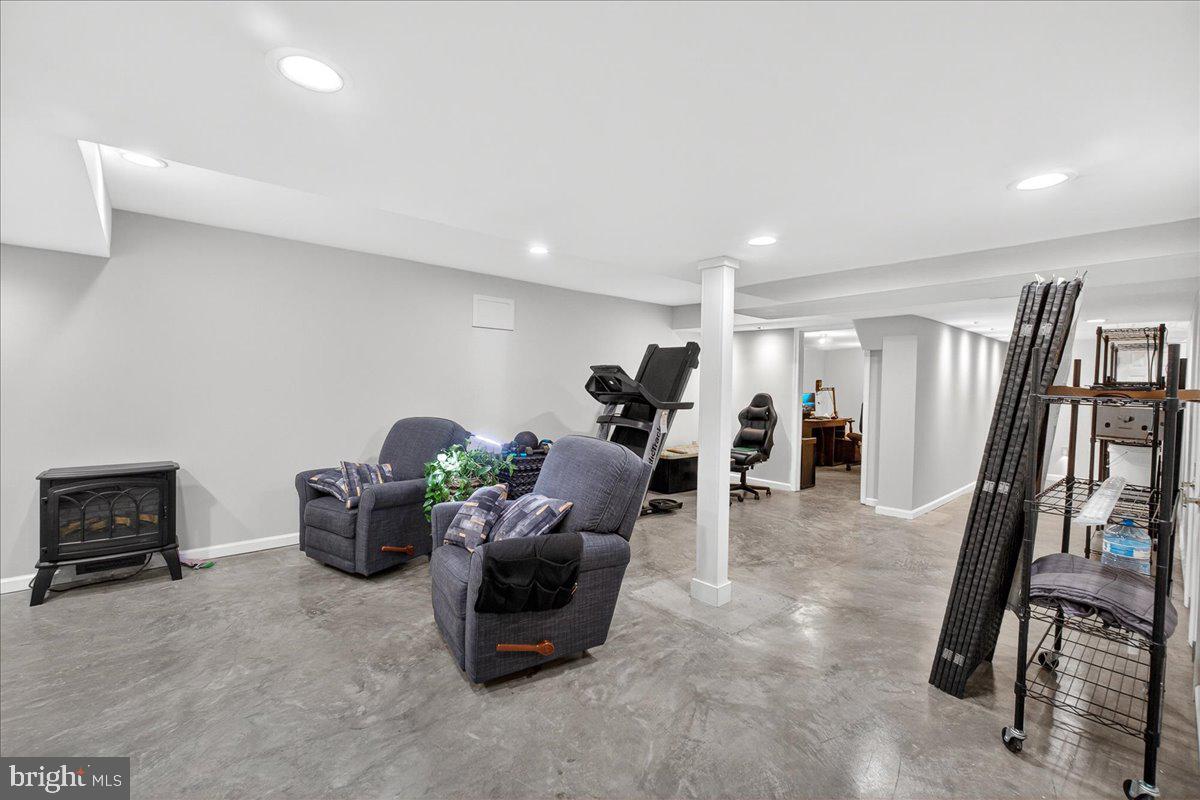 WORMANS MILL - Residential