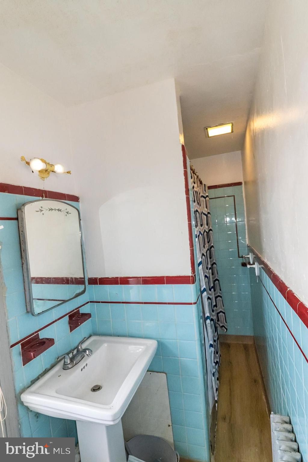 HEDGEVILLE - Commercial Sale