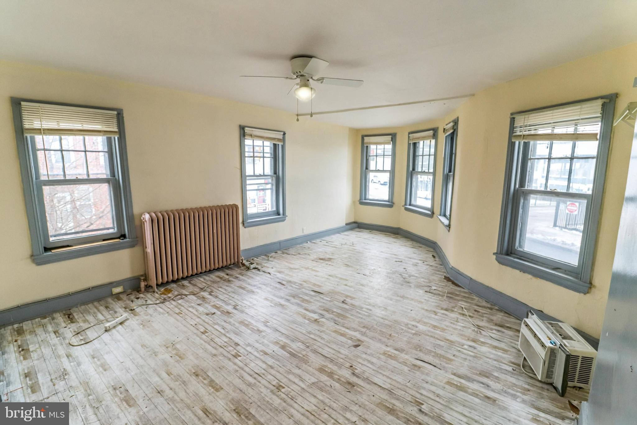 HEDGEVILLE - Commercial Sale