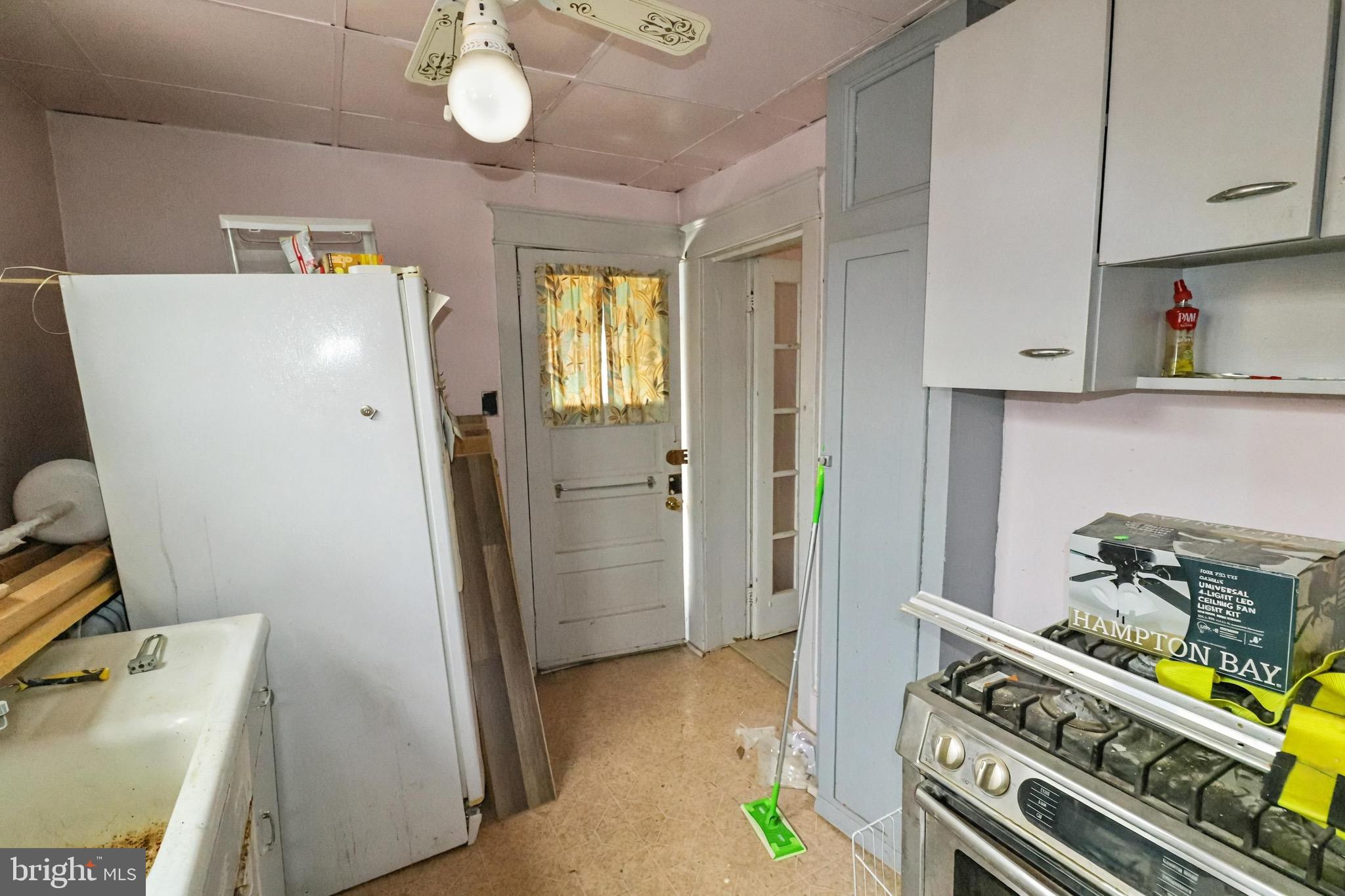 HEDGEVILLE - Commercial Sale