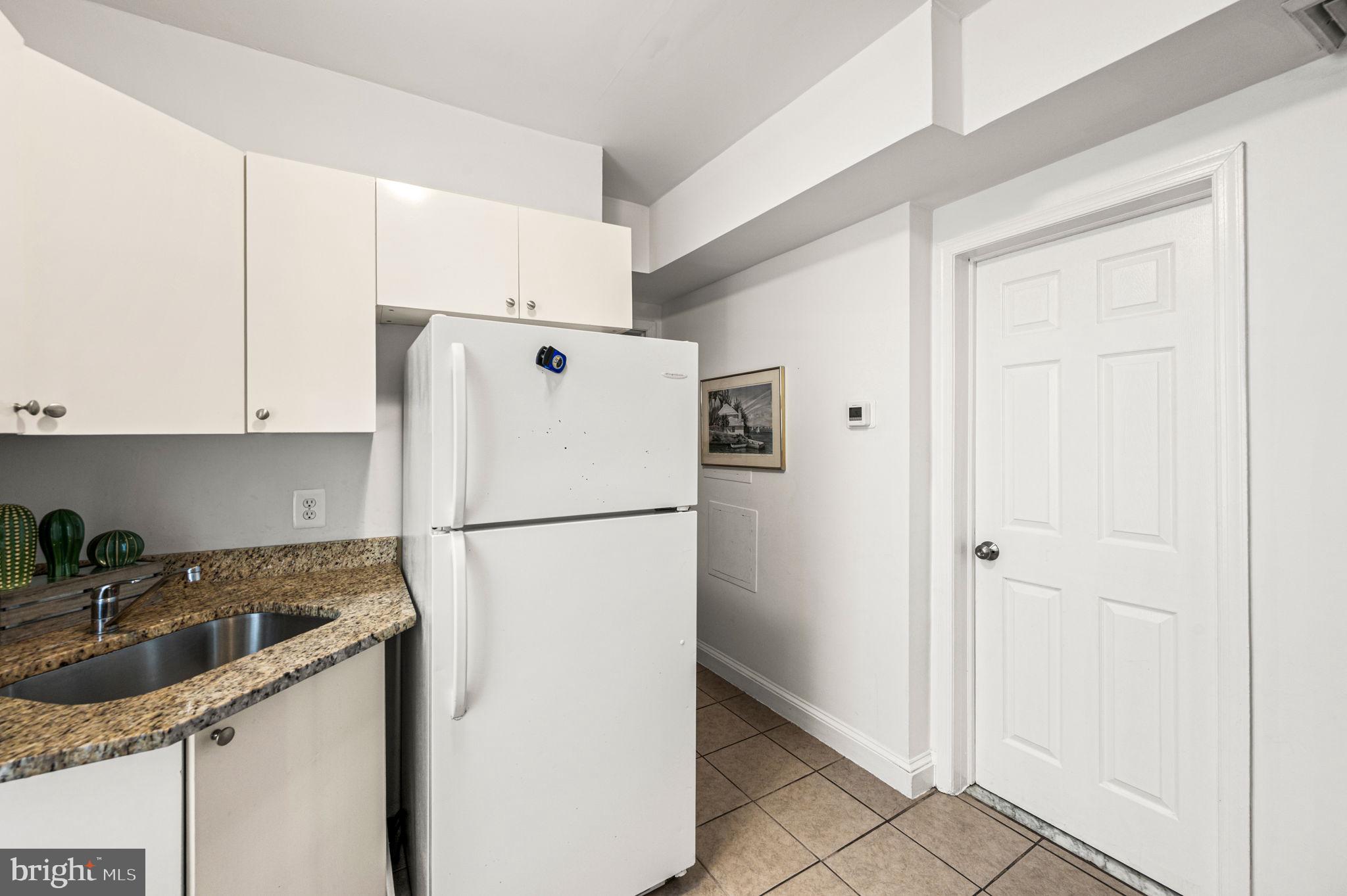 468 E WALNUT LANE