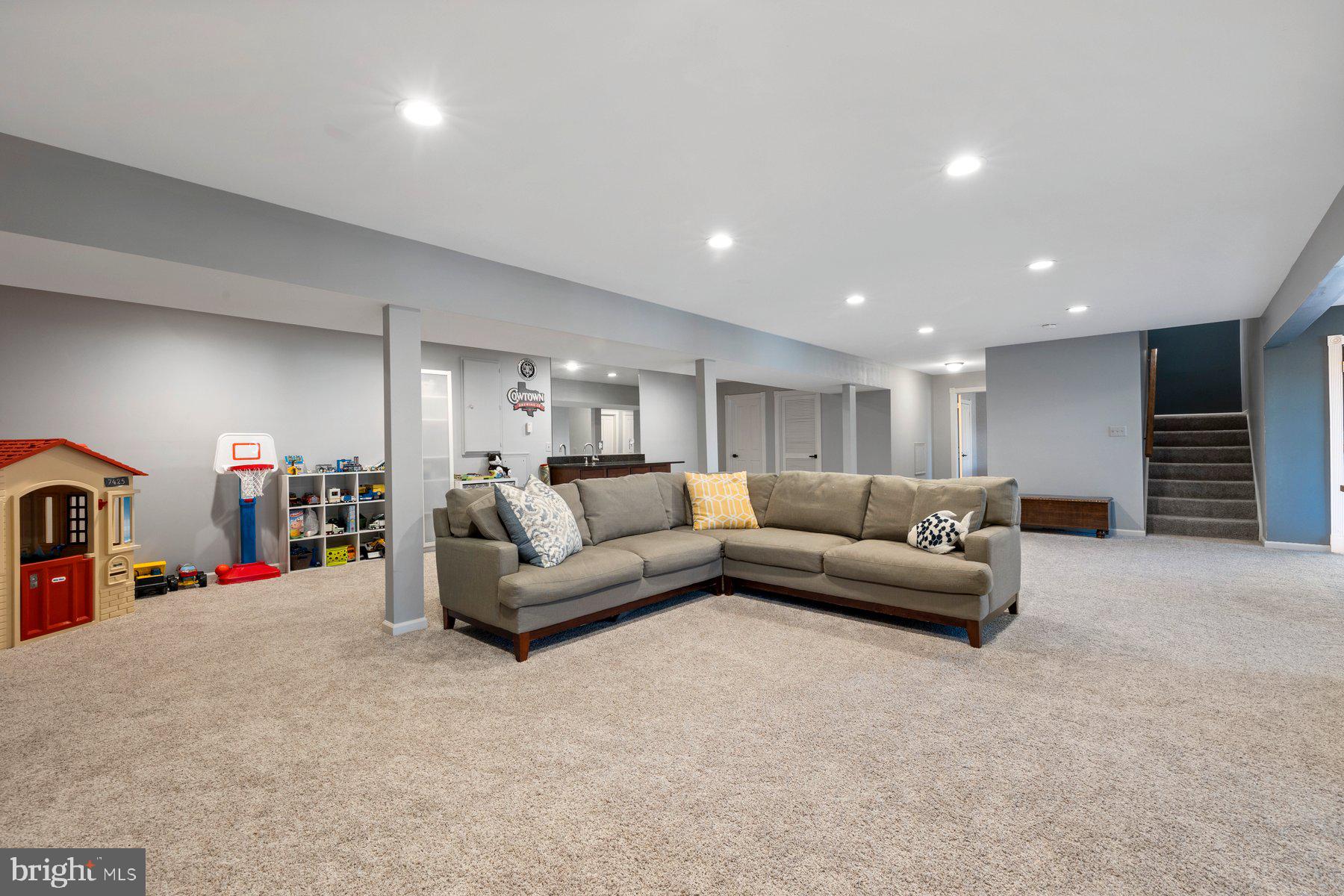 POTOMAC LAKES - Residential