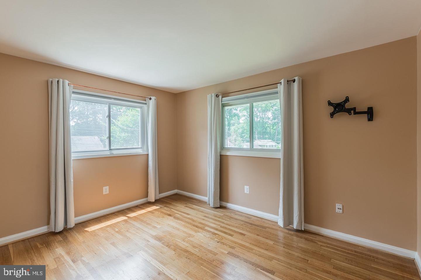 WARREN WOODS - Residential Lease