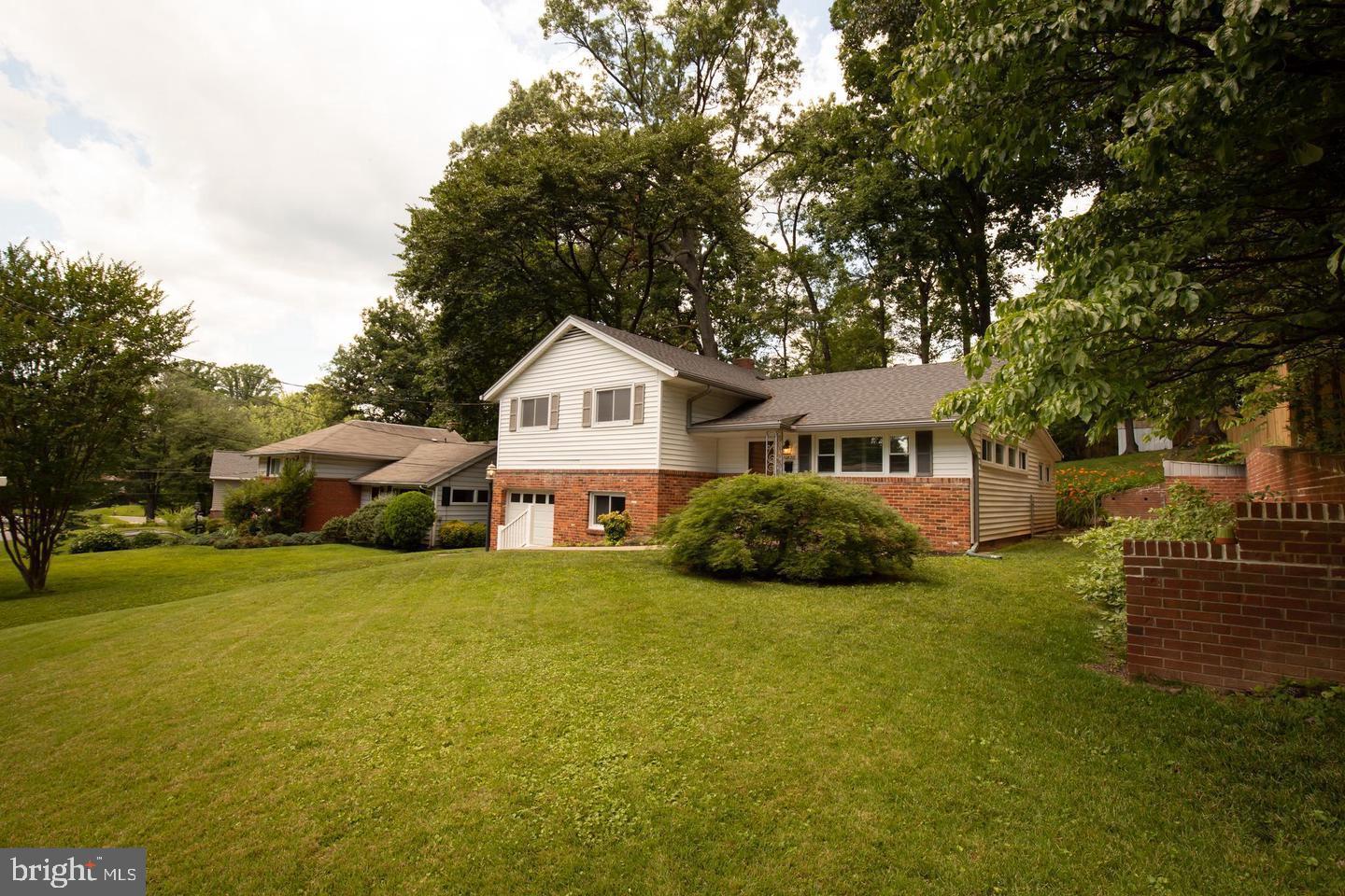 WARREN WOODS - Residential Lease