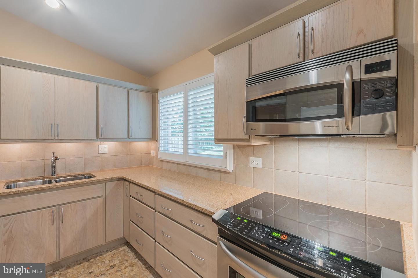 WARREN WOODS - Residential Lease