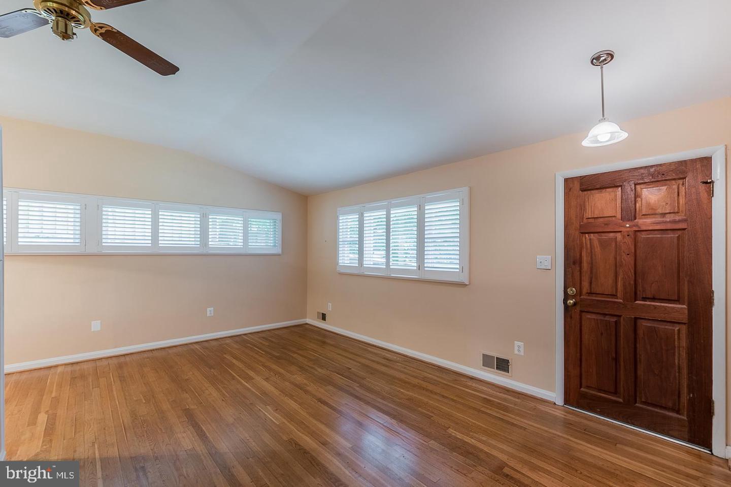 WARREN WOODS - Residential Lease