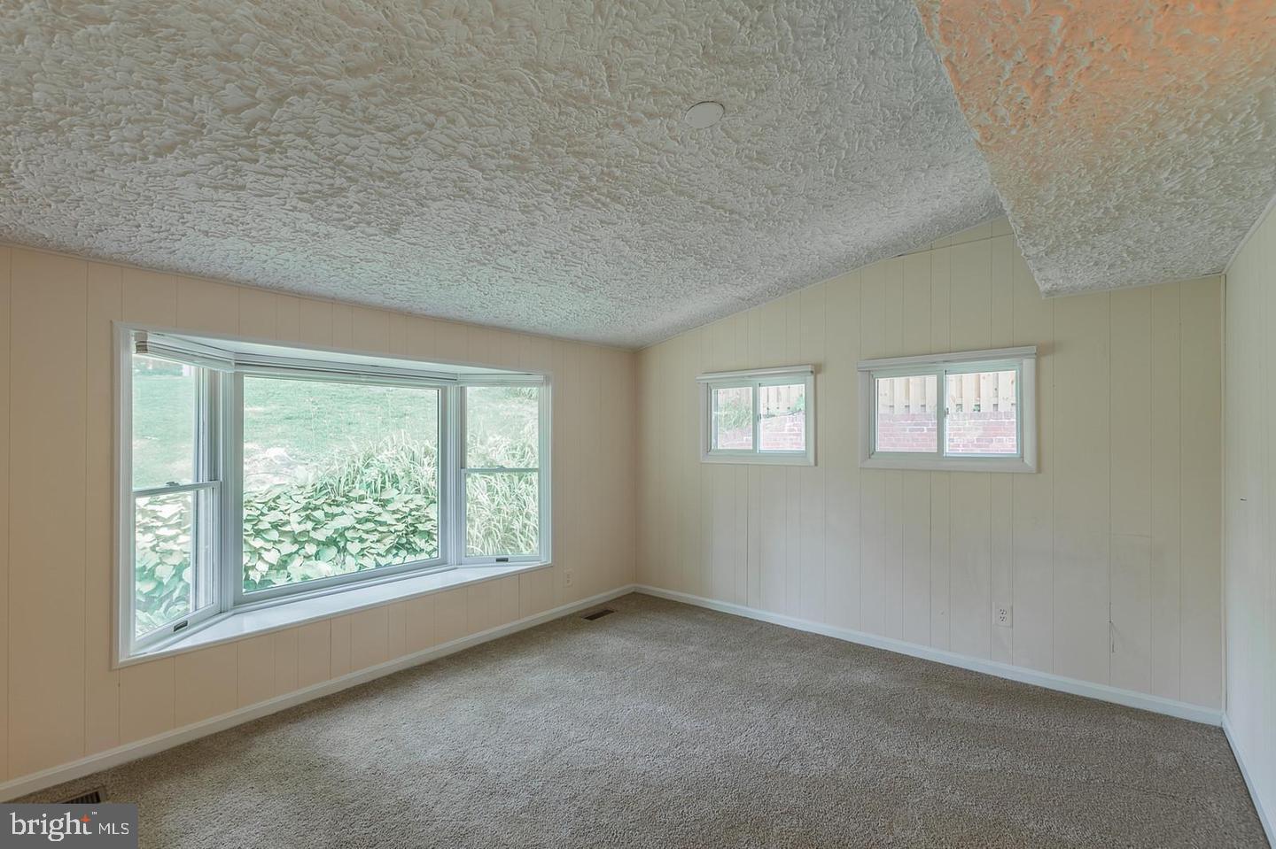 WARREN WOODS - Residential Lease