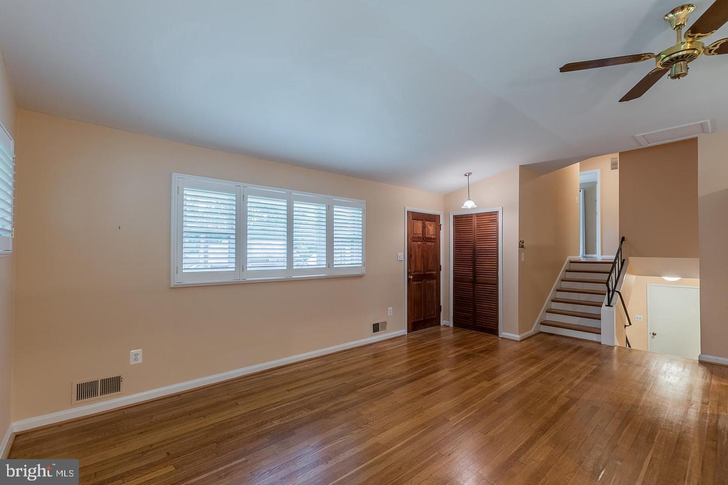 WARREN WOODS - Residential Lease