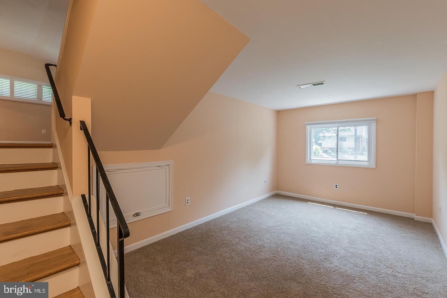 WARREN WOODS - Residential Lease