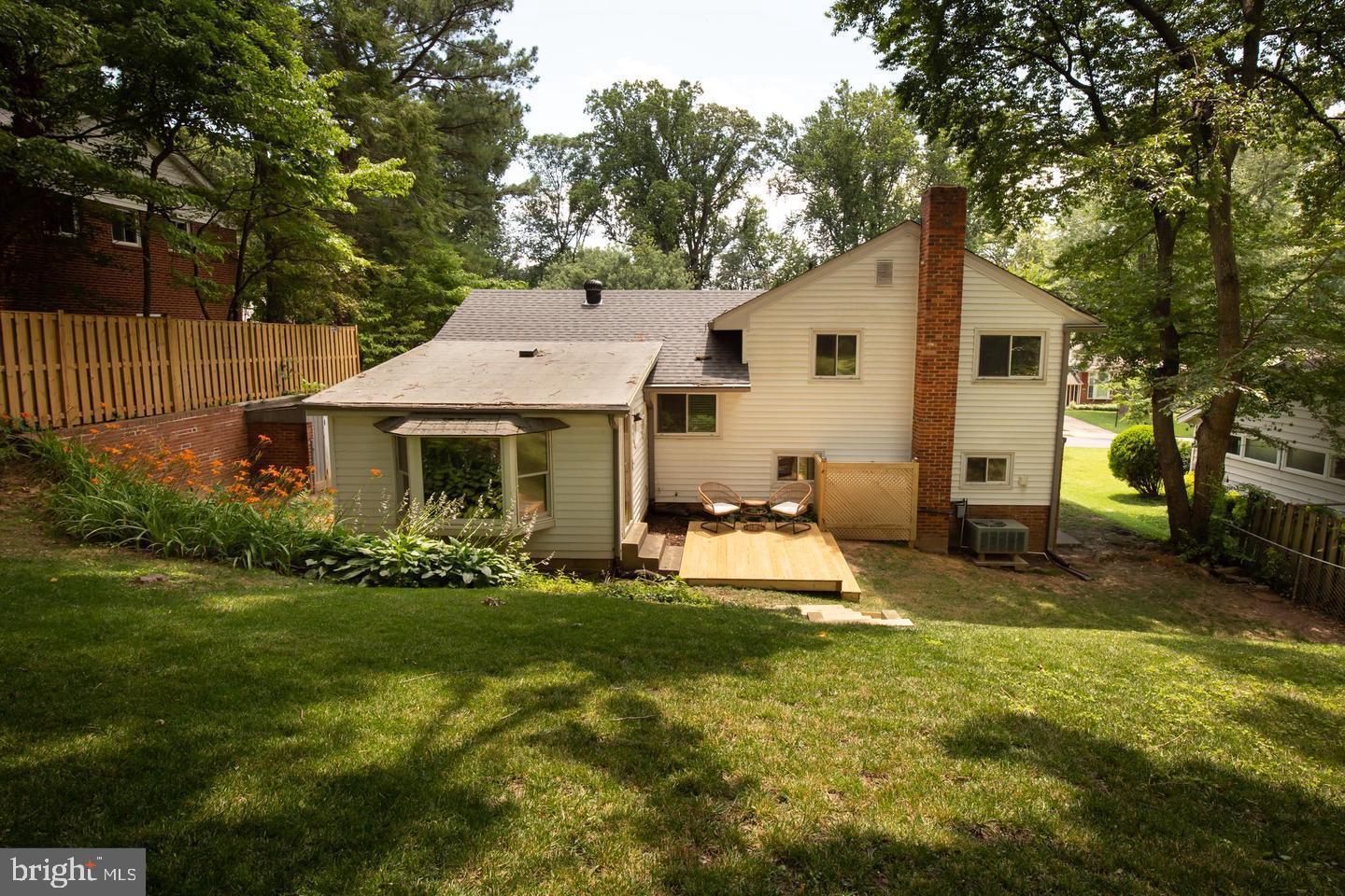 WARREN WOODS - Residential Lease