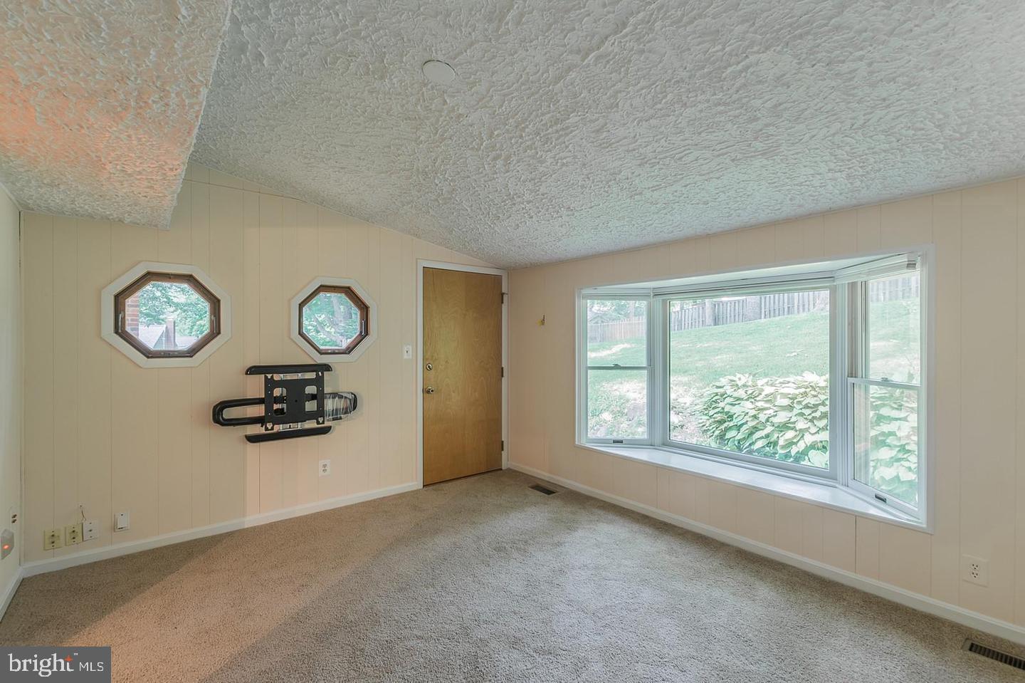 WARREN WOODS - Residential Lease