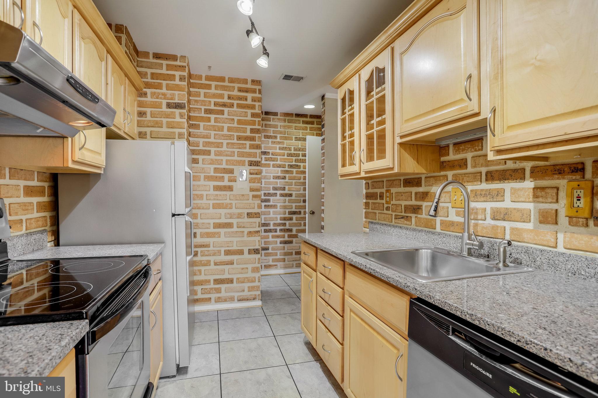 CLUBSIDE - Residential Lease