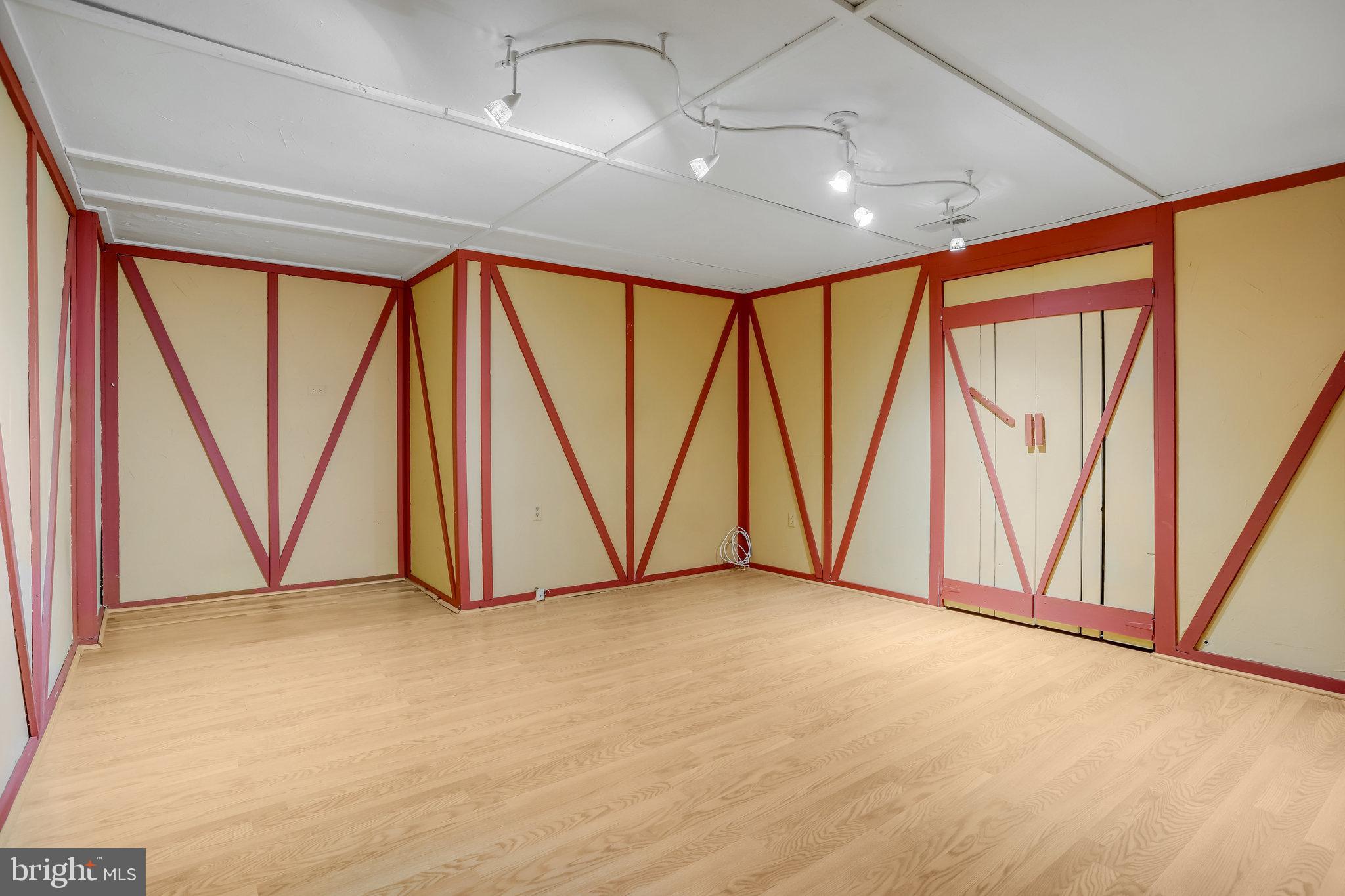 CLUBSIDE - Residential Lease