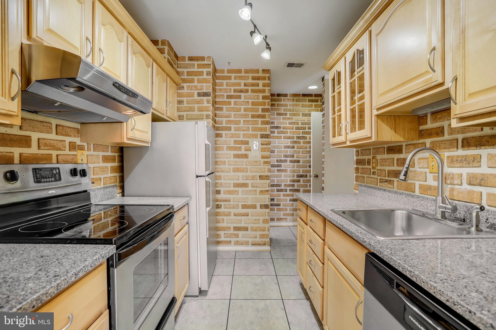 CLUBSIDE - Residential Lease