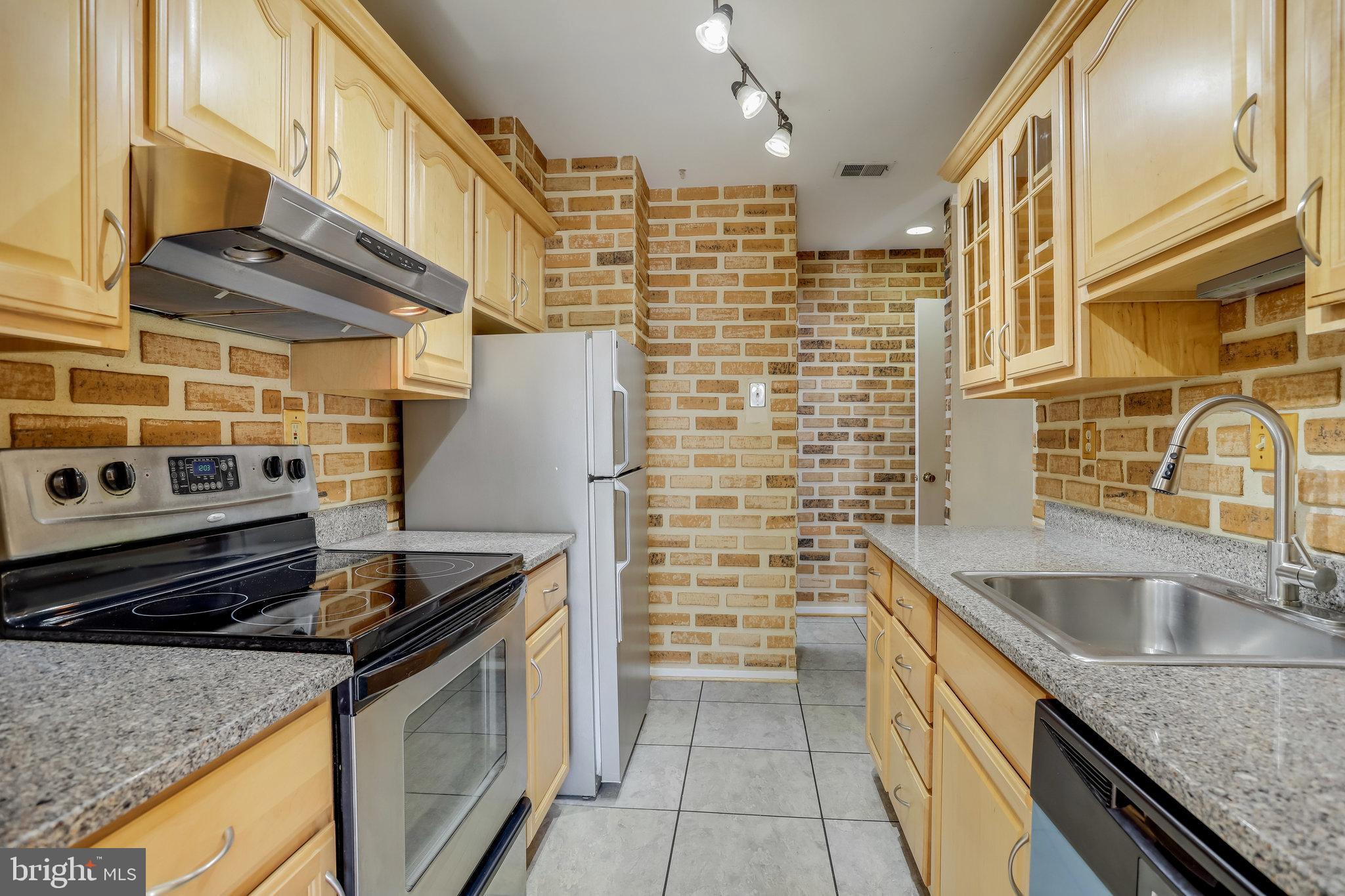 CLUBSIDE - Residential Lease