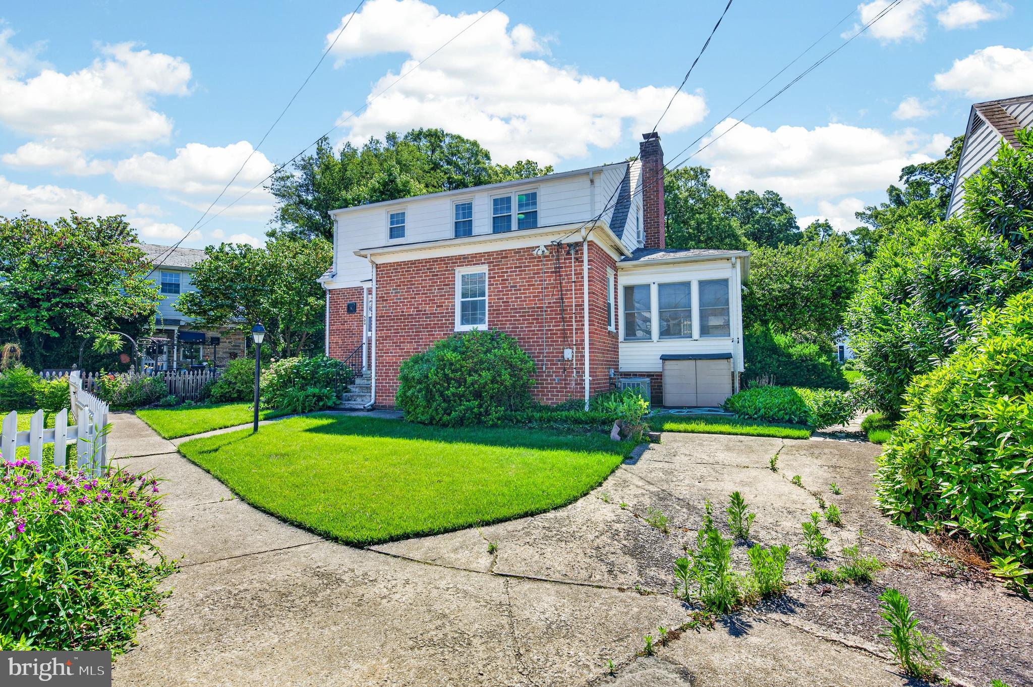 506 DOGWOOD LANE
