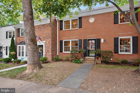 Photo of 5922 Queenston Street, SPRINGFIELD, VA 22152 (MLS # VAFX2250332)