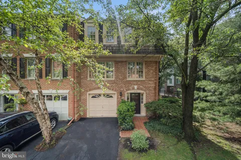 5115 Woodmire Lane, Alexandria, VA MLS: VAAX2045434