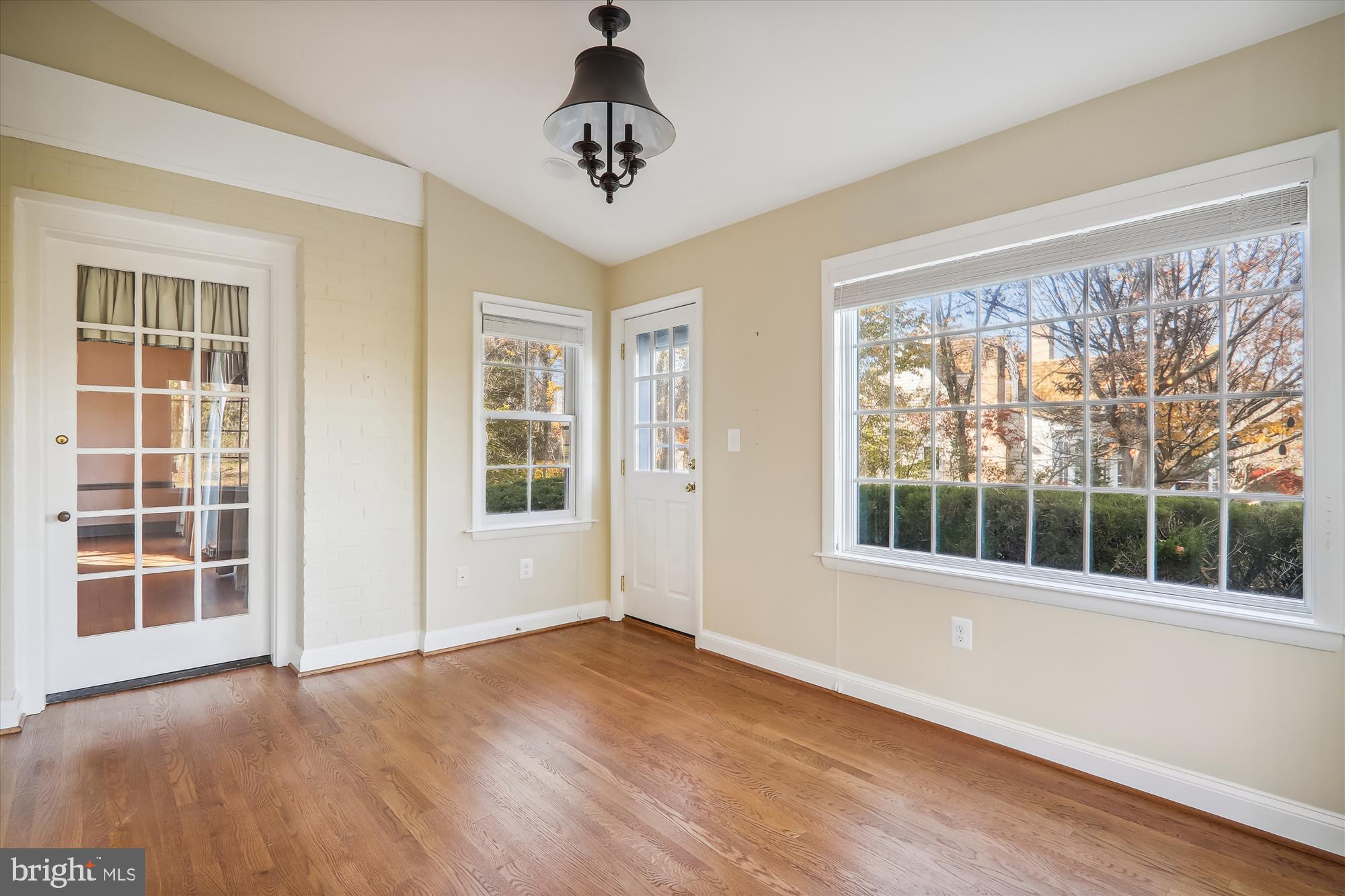 MANOR PARK - Residential