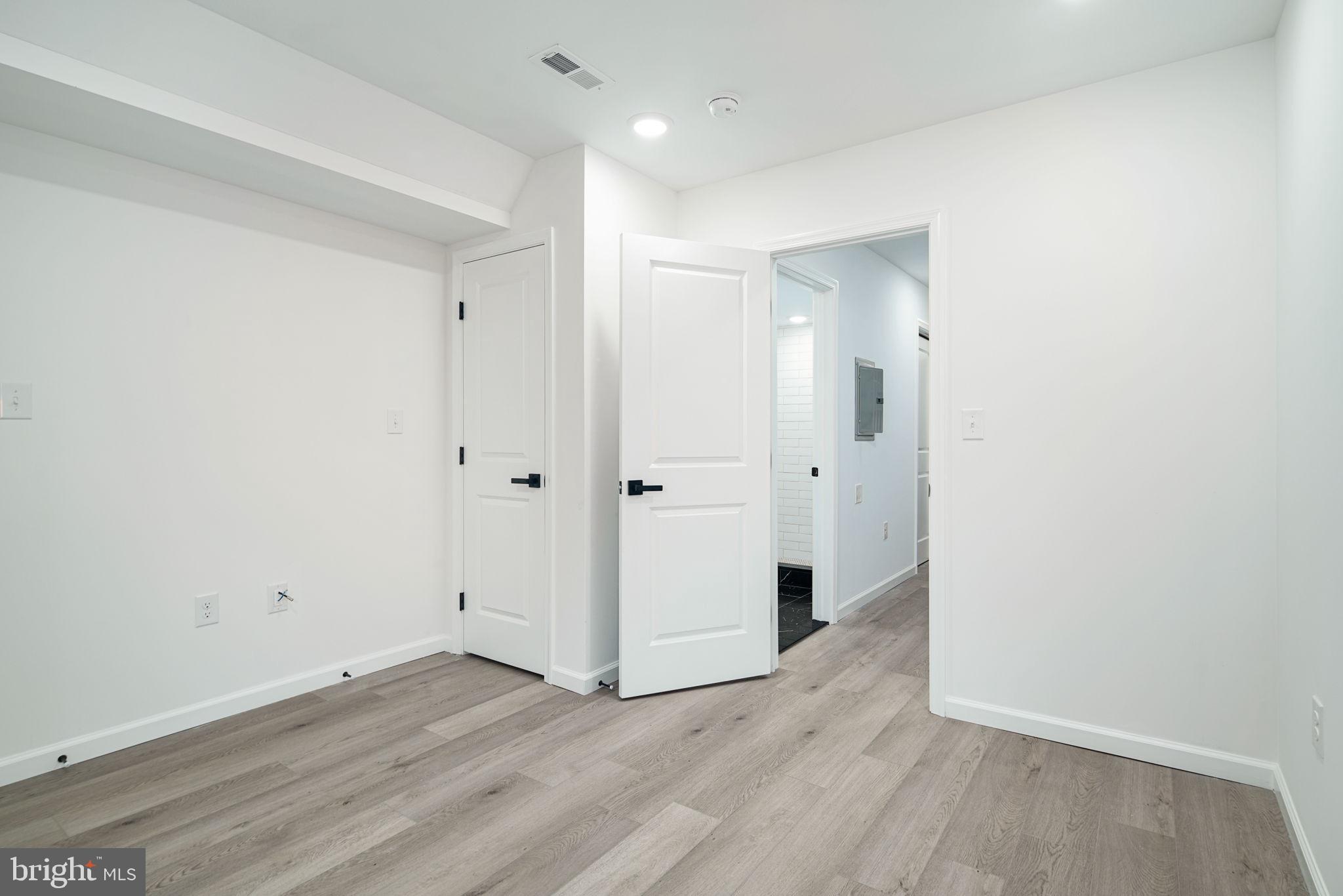 GRAYS FERRY - Commercial Sale