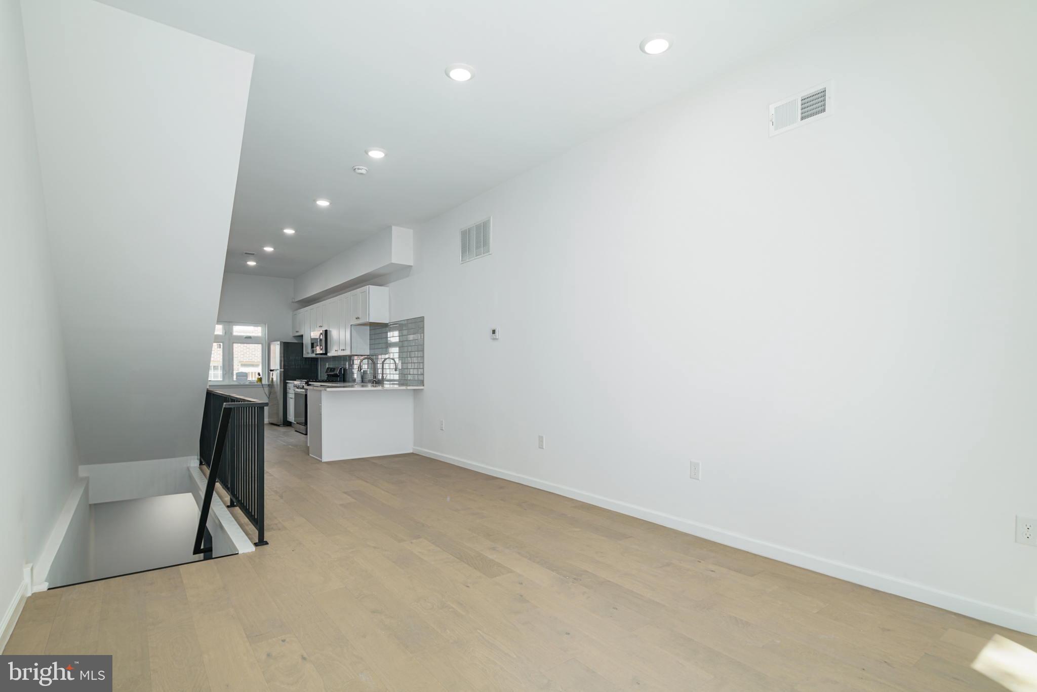 GRAYS FERRY - Commercial Sale