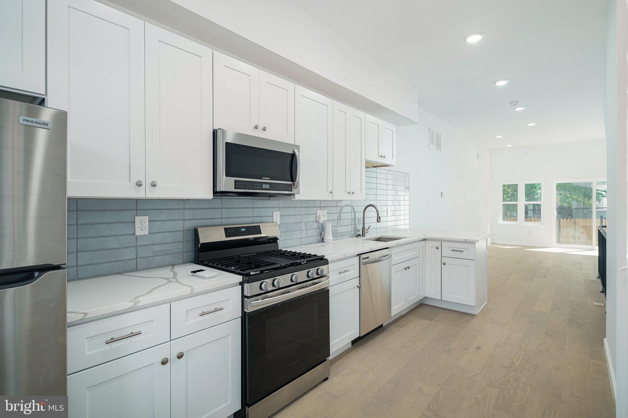 GRAYS FERRY - Commercial Sale