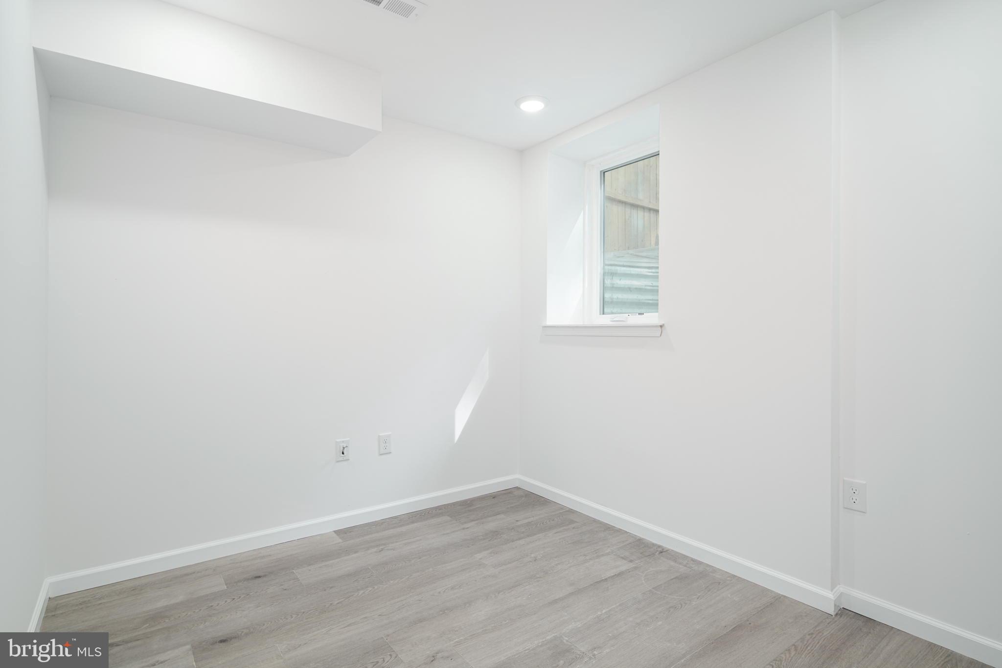 GRAYS FERRY - Commercial Sale