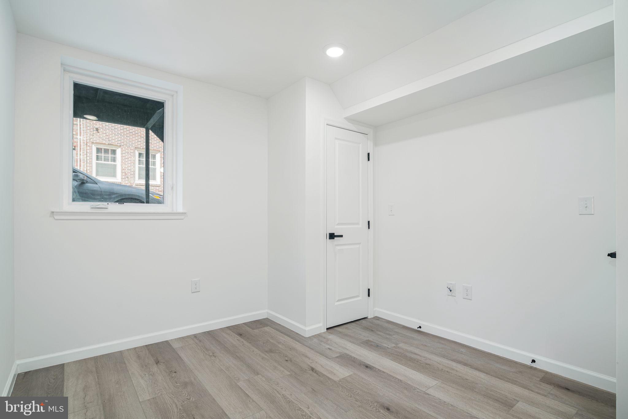 GRAYS FERRY - Commercial Sale