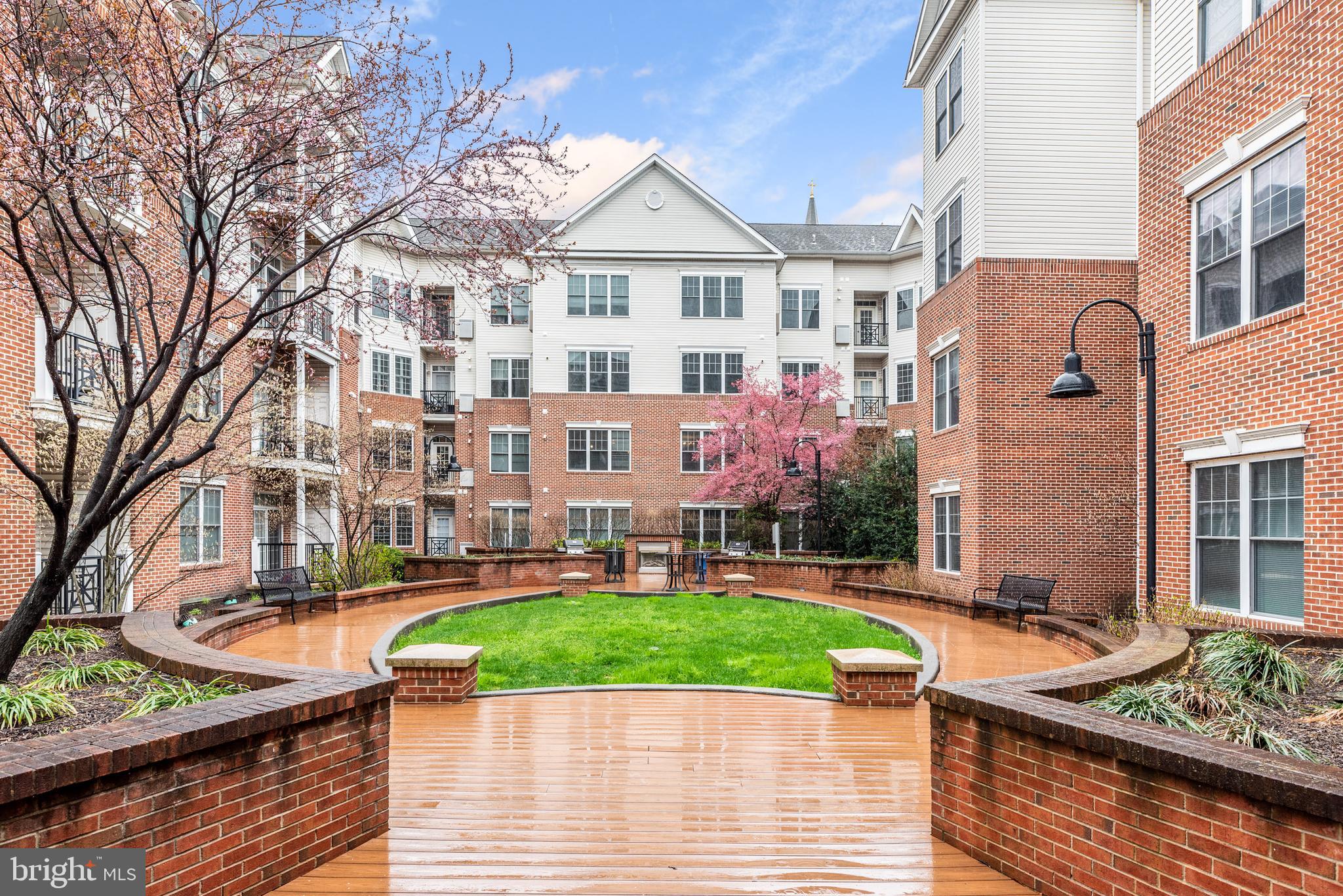 THE GRANDE AT RIVERVIEW - Residential