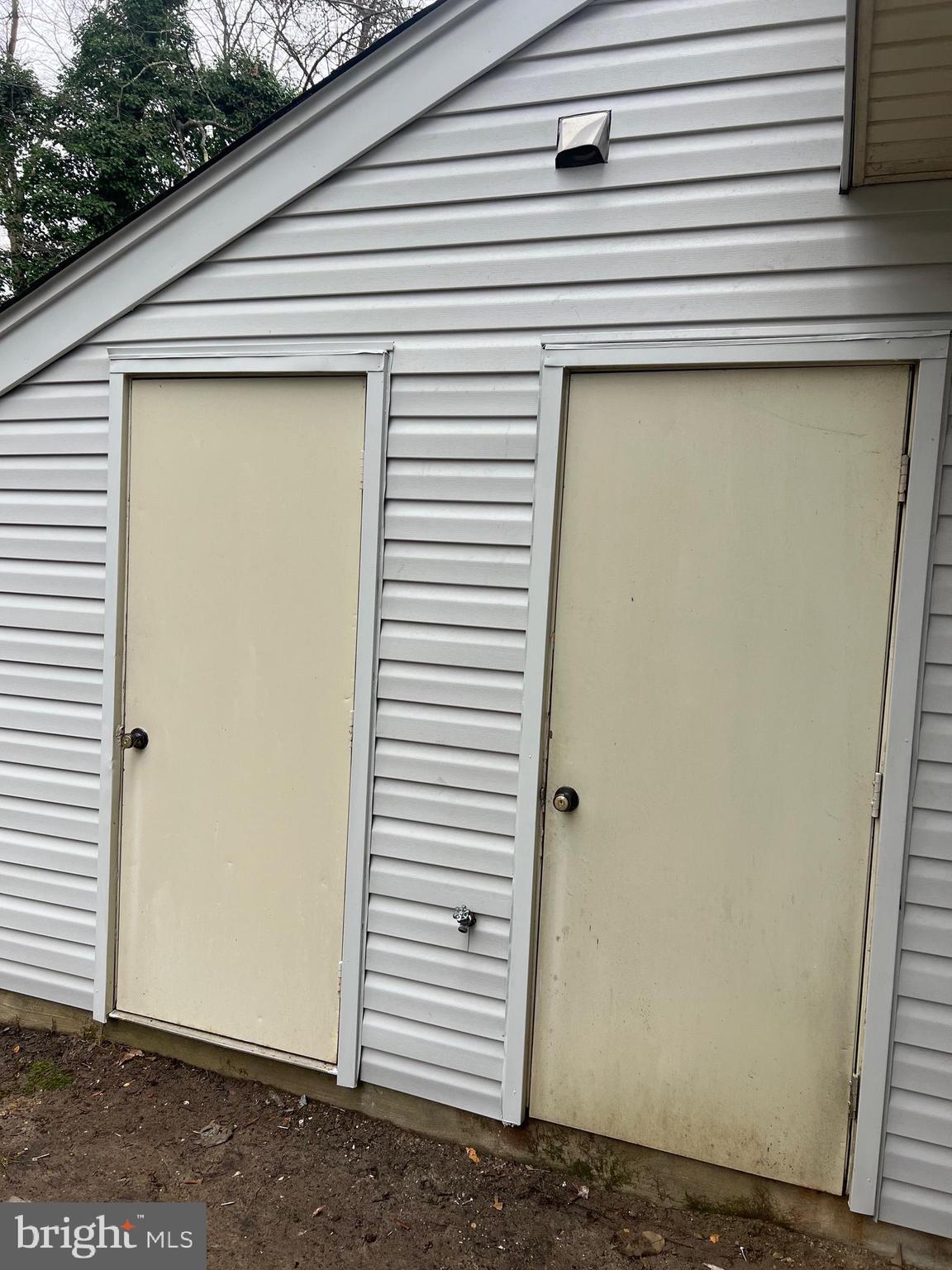 HUNTINGTON NEIGHBORHOOD - Residential Lease