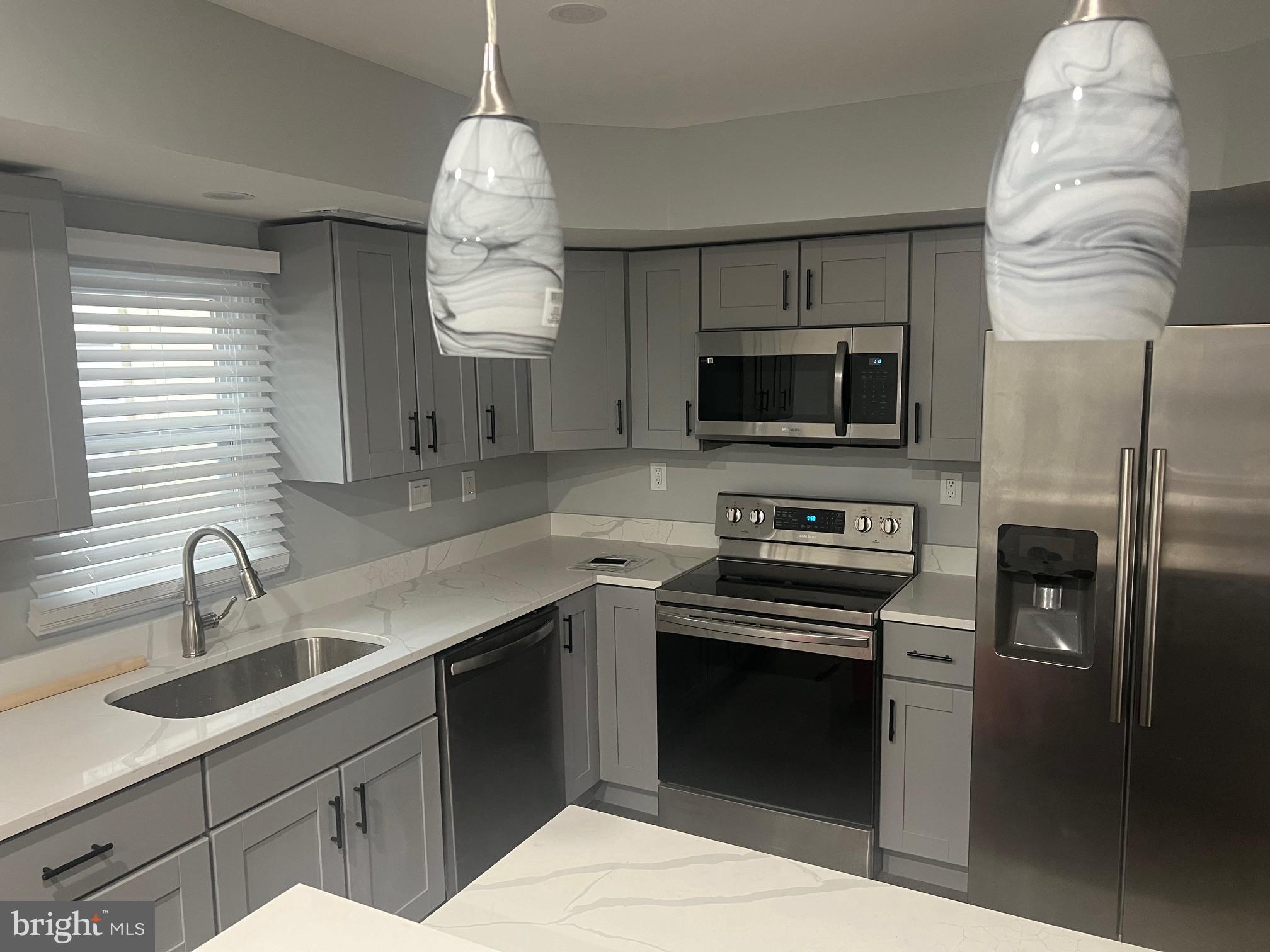 HUNTINGTON NEIGHBORHOOD - Residential Lease