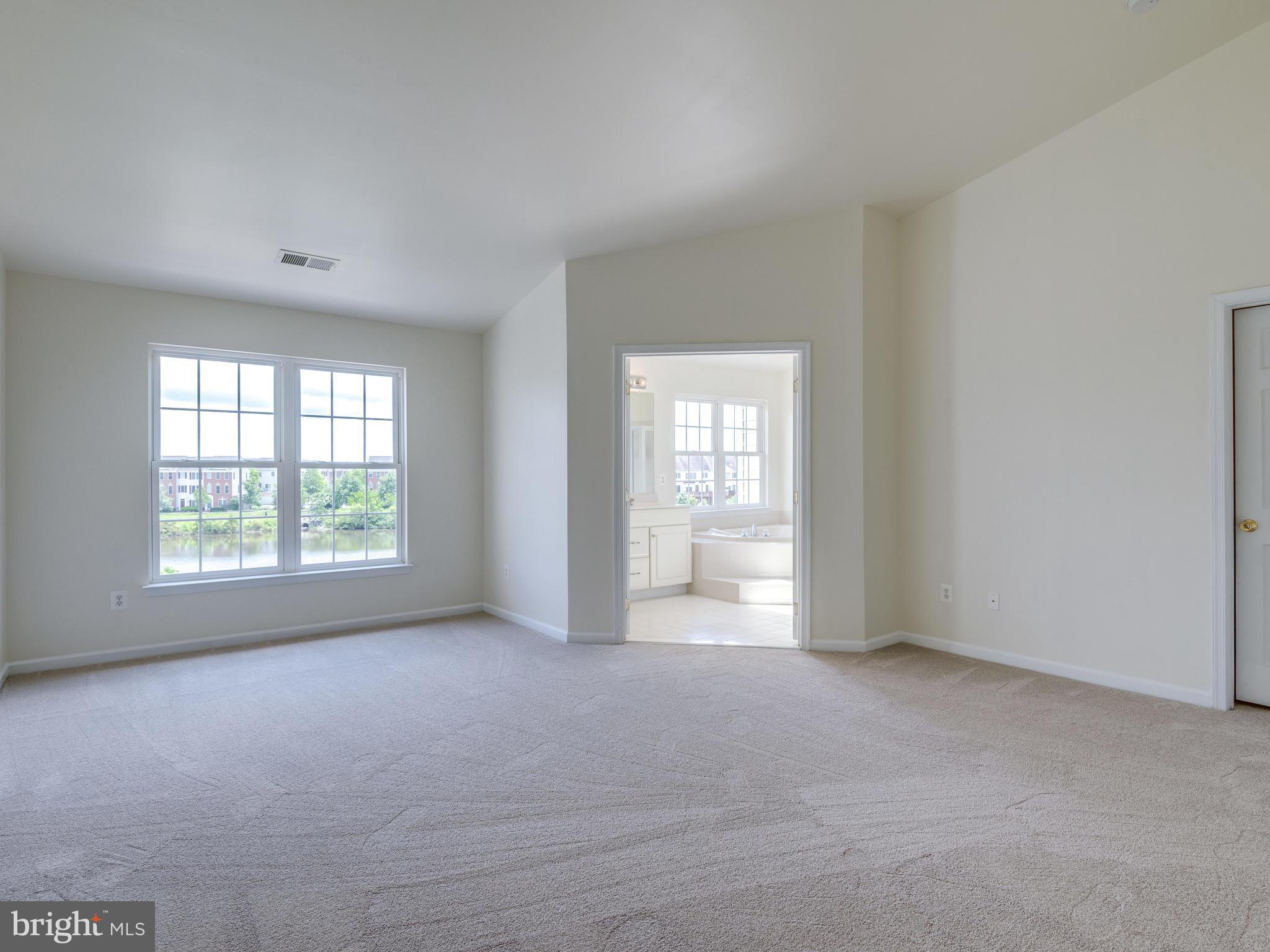 SOUTH RIDING - Residential